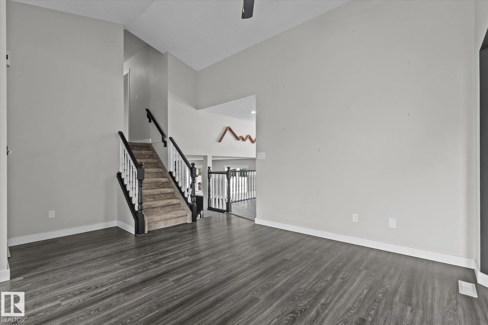 79 WOODSIDE Crescent