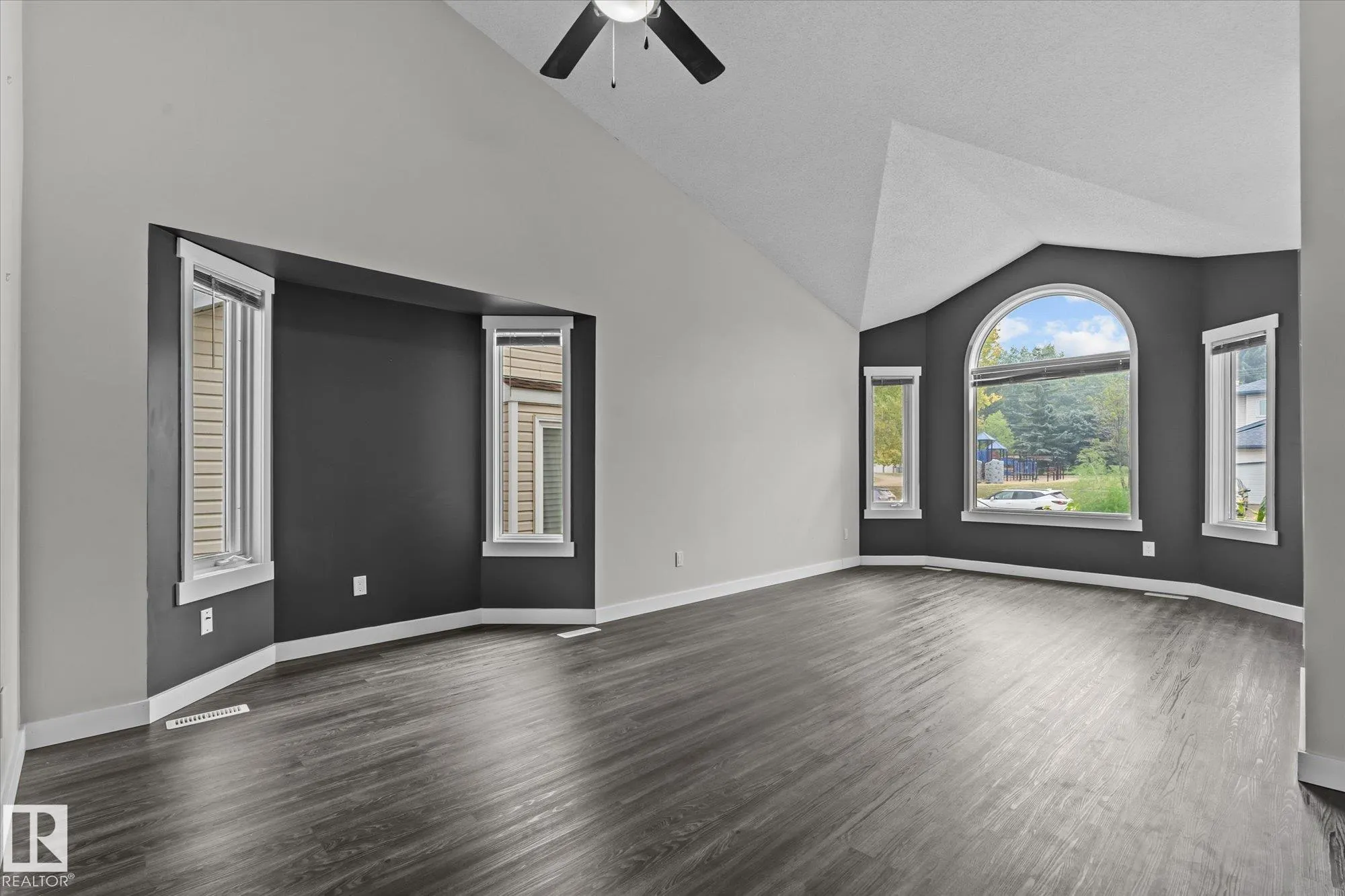 79 WOODSIDE Crescent