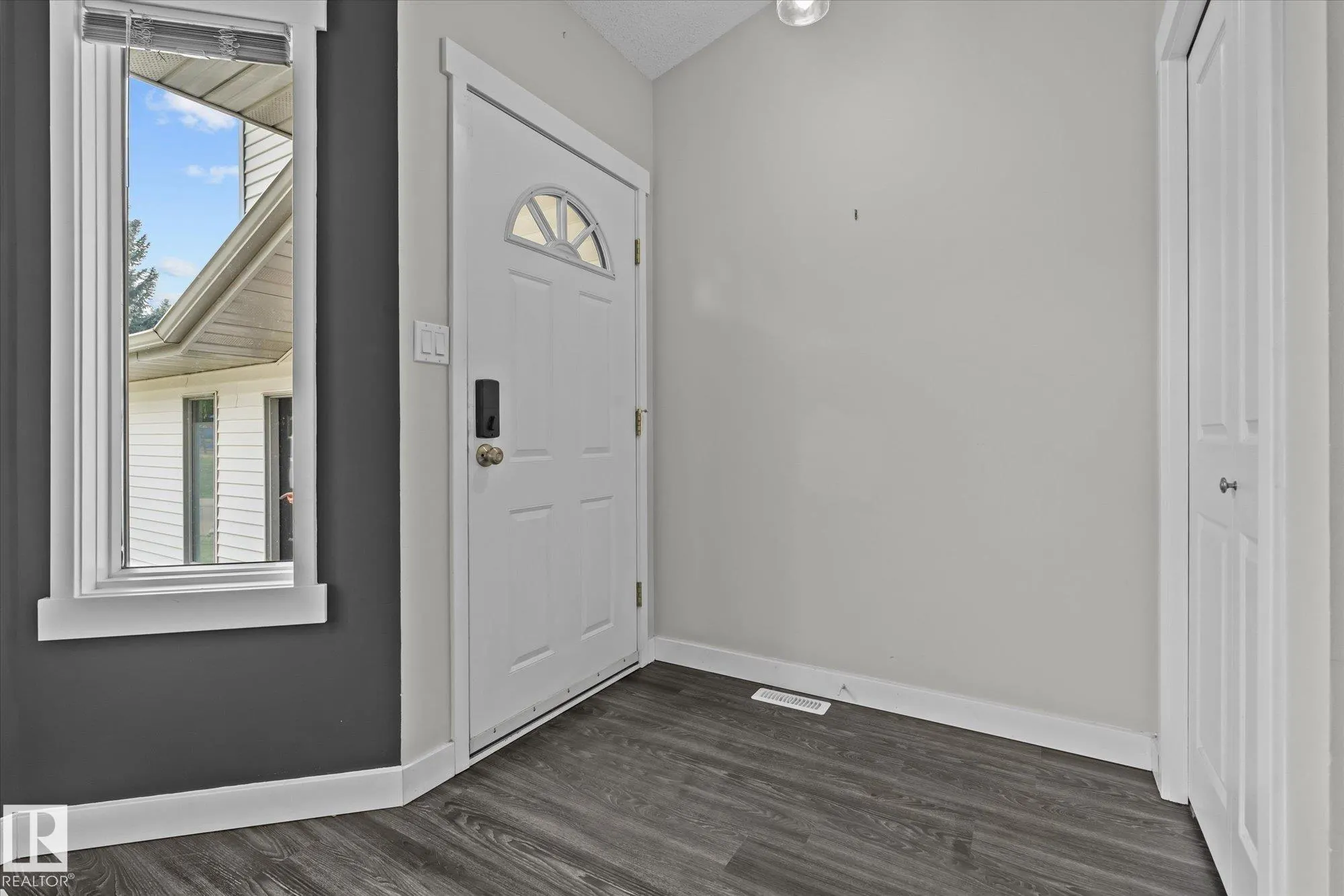 79 WOODSIDE Crescent