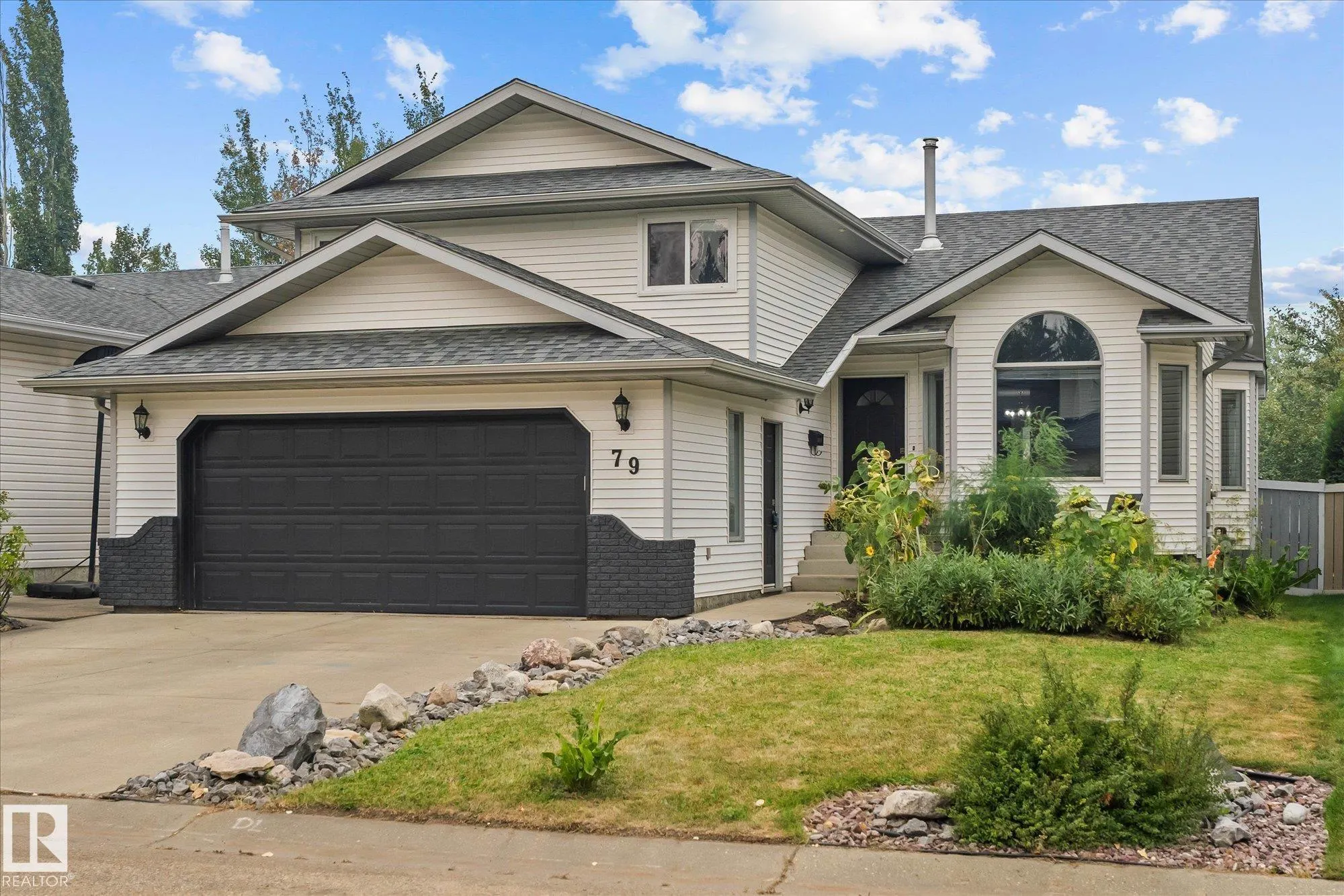 79 WOODSIDE Crescent