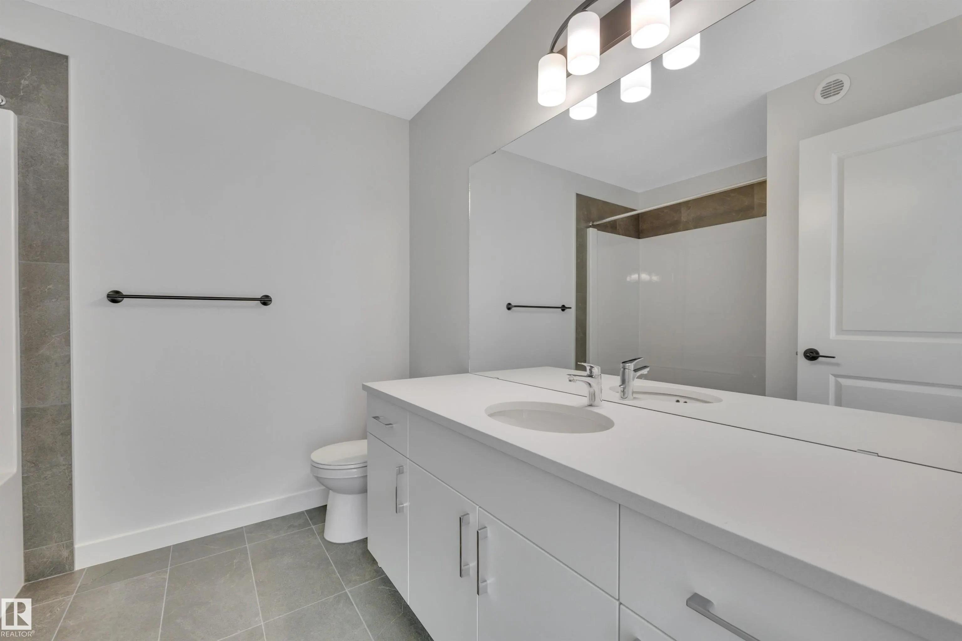 51 ASHBURY Crescent