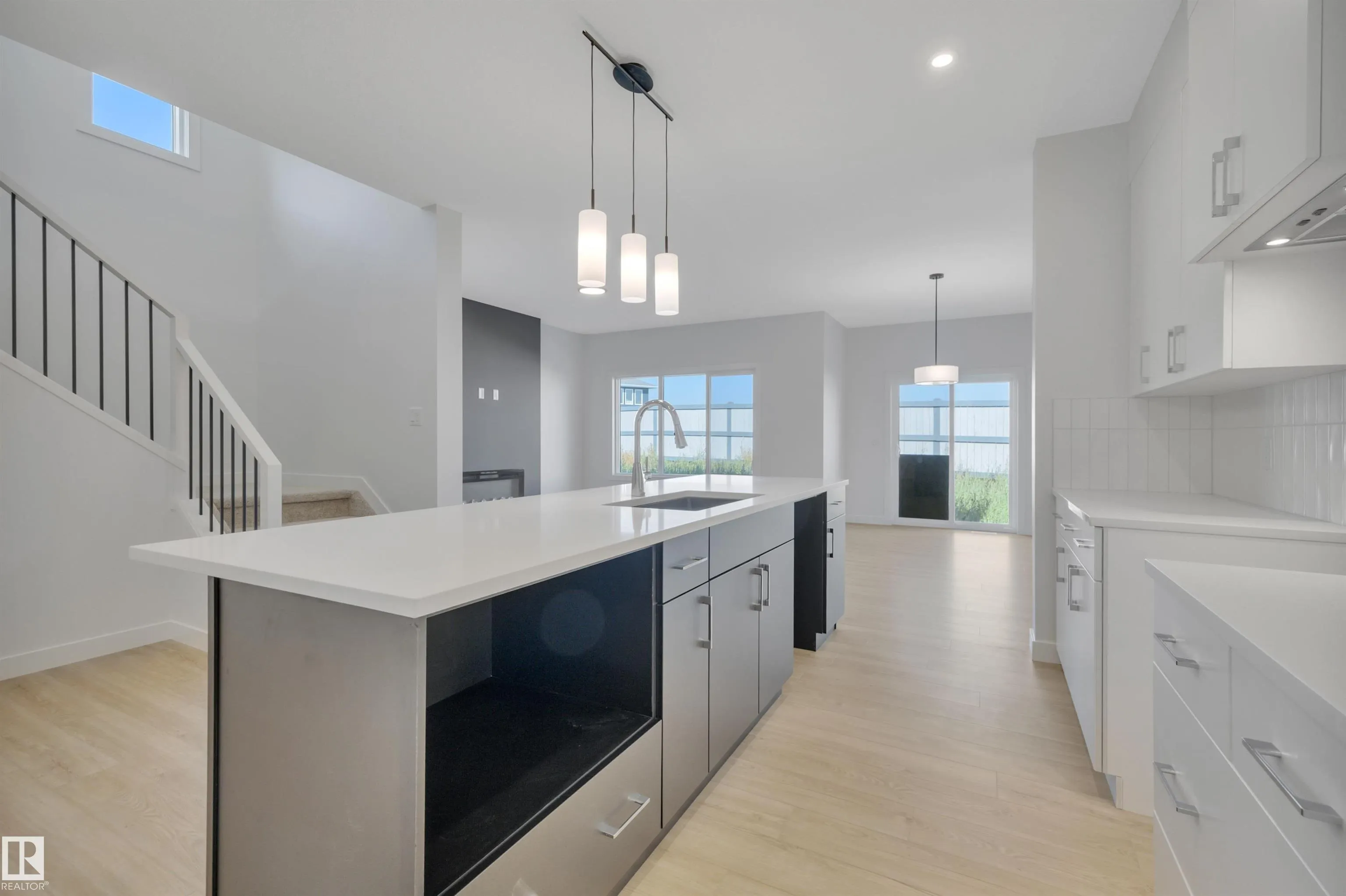 51 ASHBURY Crescent