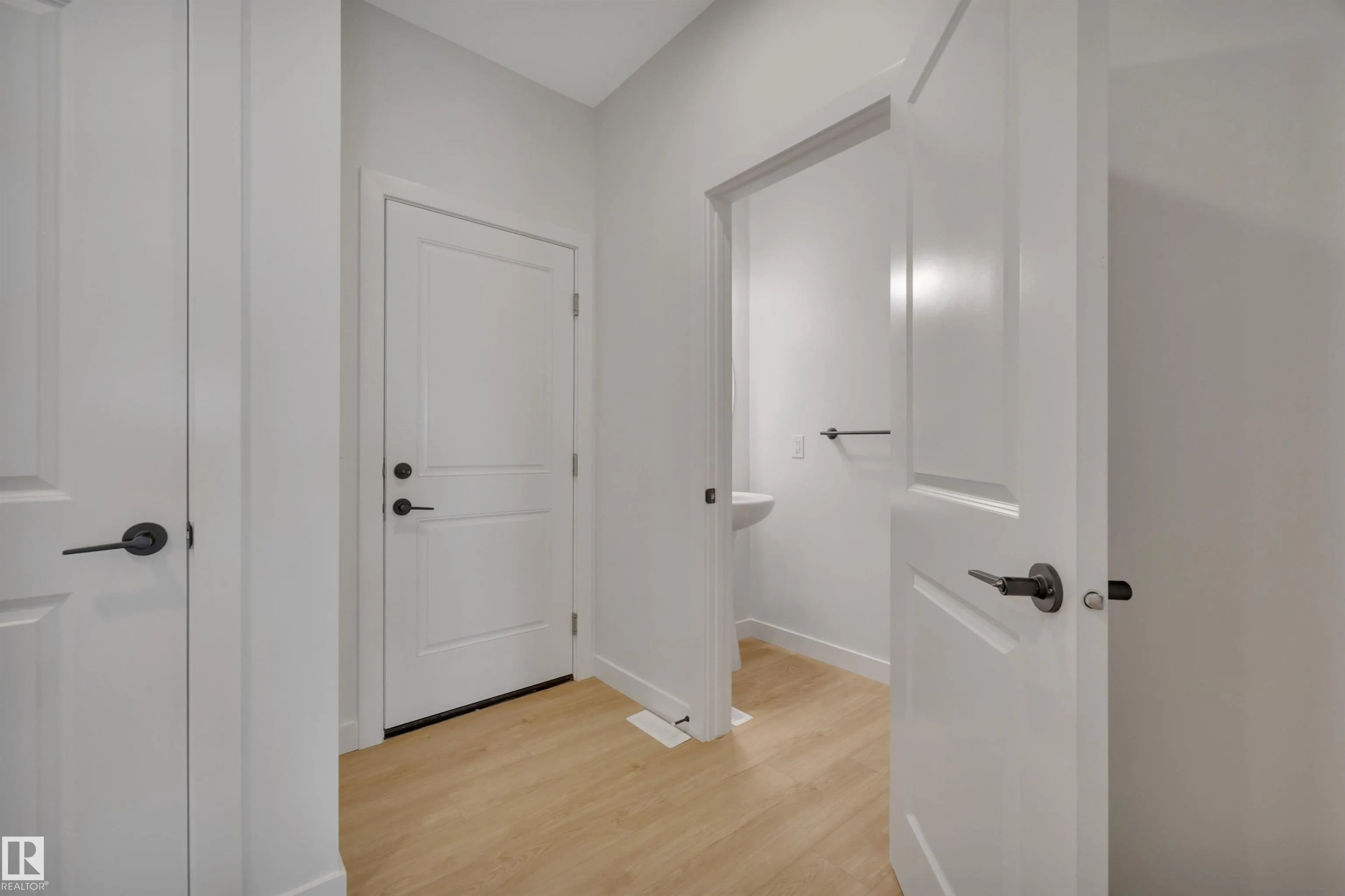 51 ASHBURY Crescent