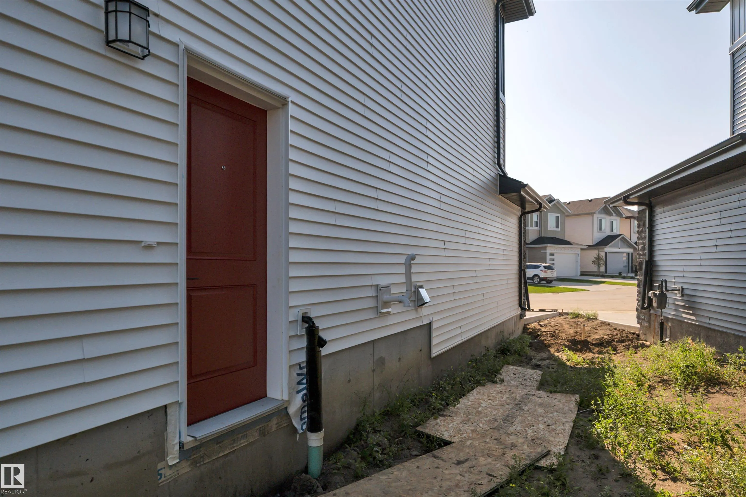51 ASHBURY Crescent