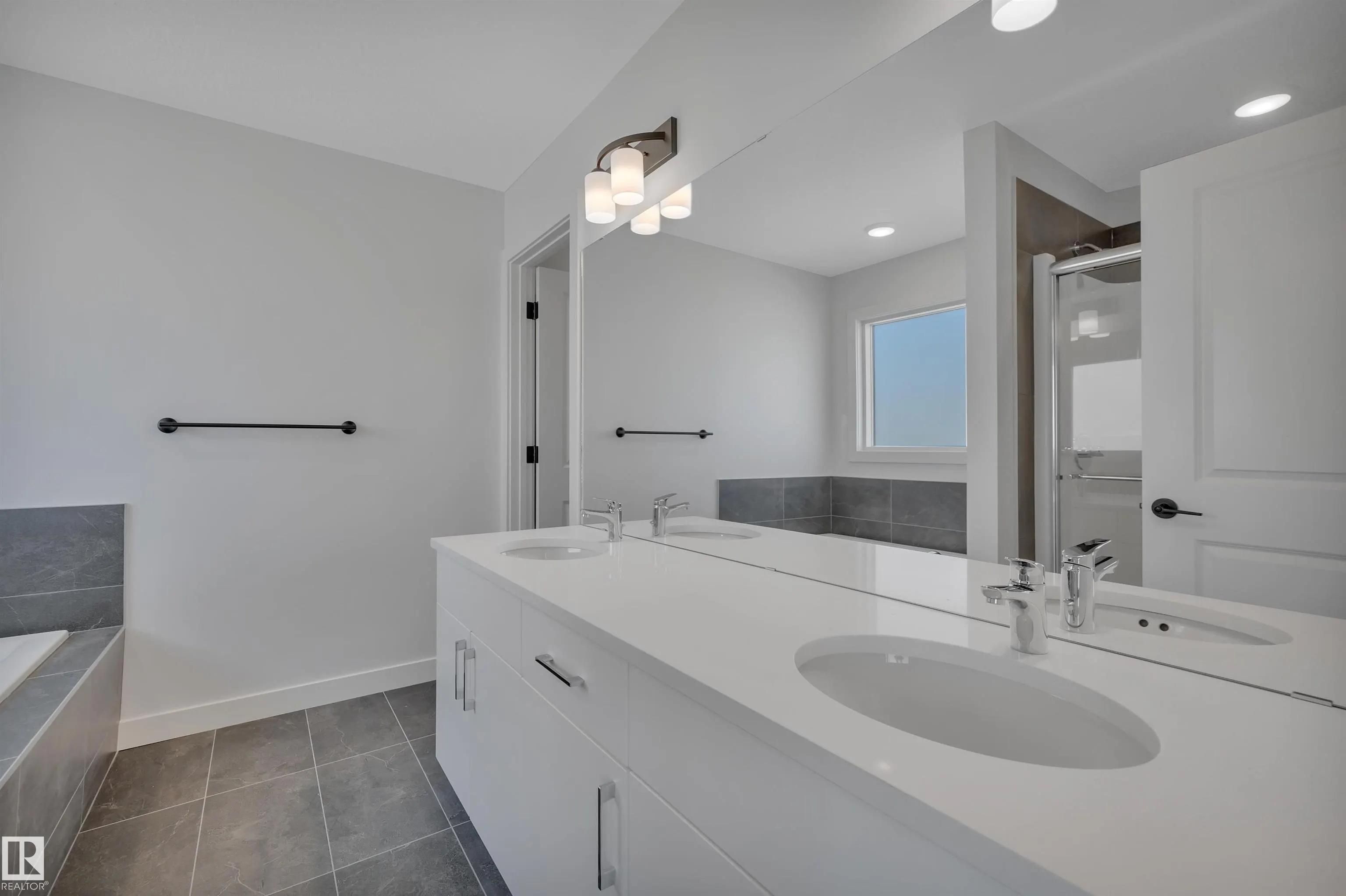 51 ASHBURY Crescent