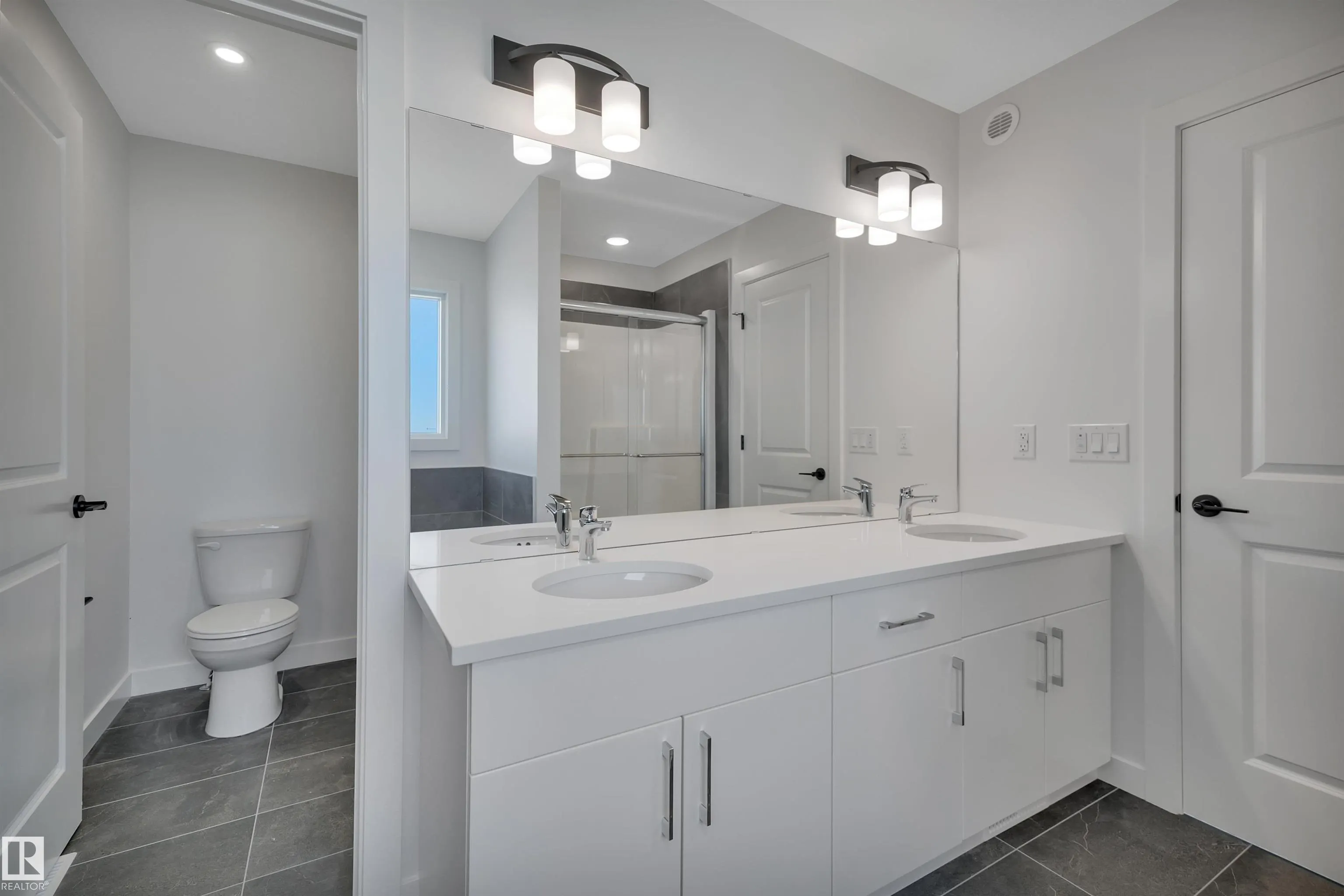51 ASHBURY Crescent