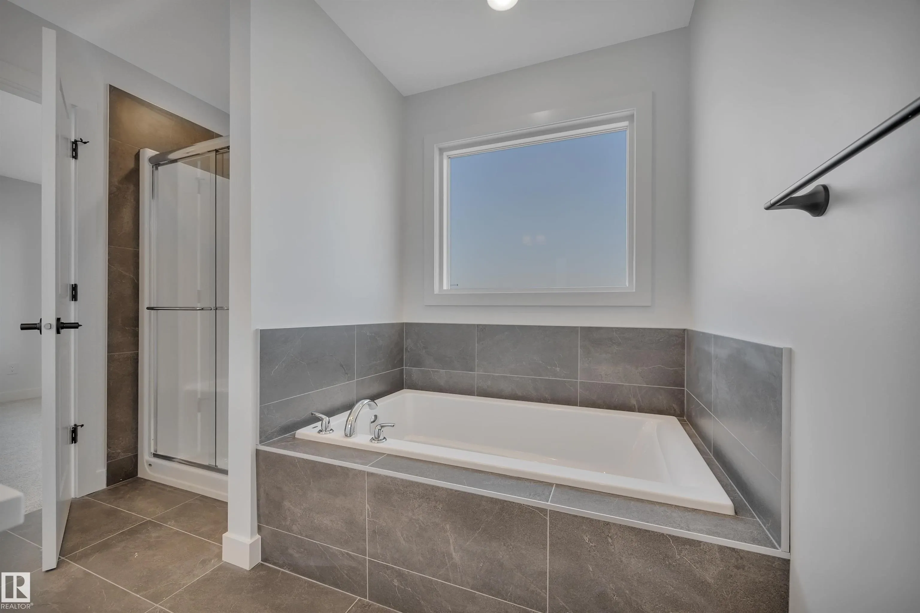 51 ASHBURY Crescent