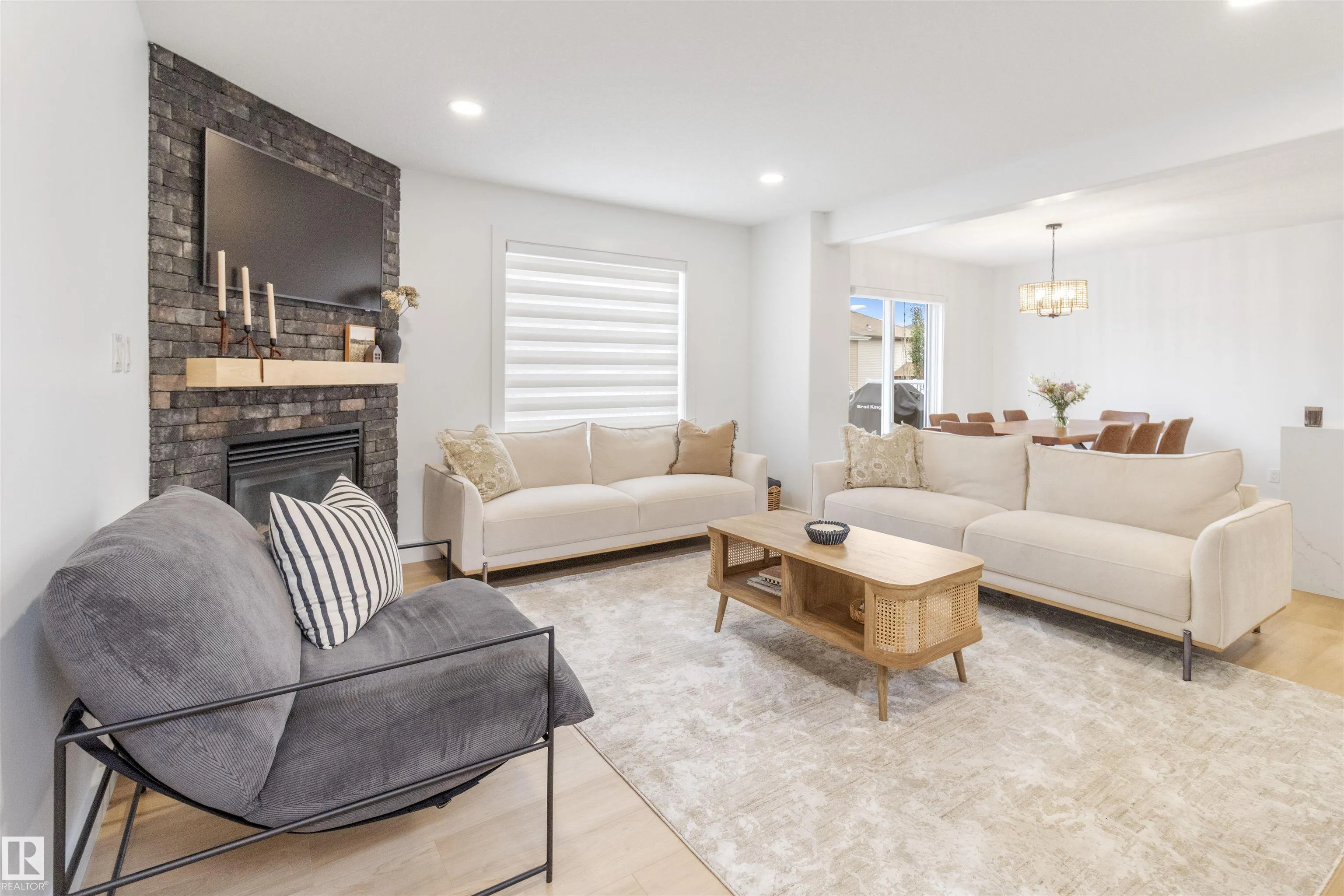 1063 FOXWOOD Crescent
