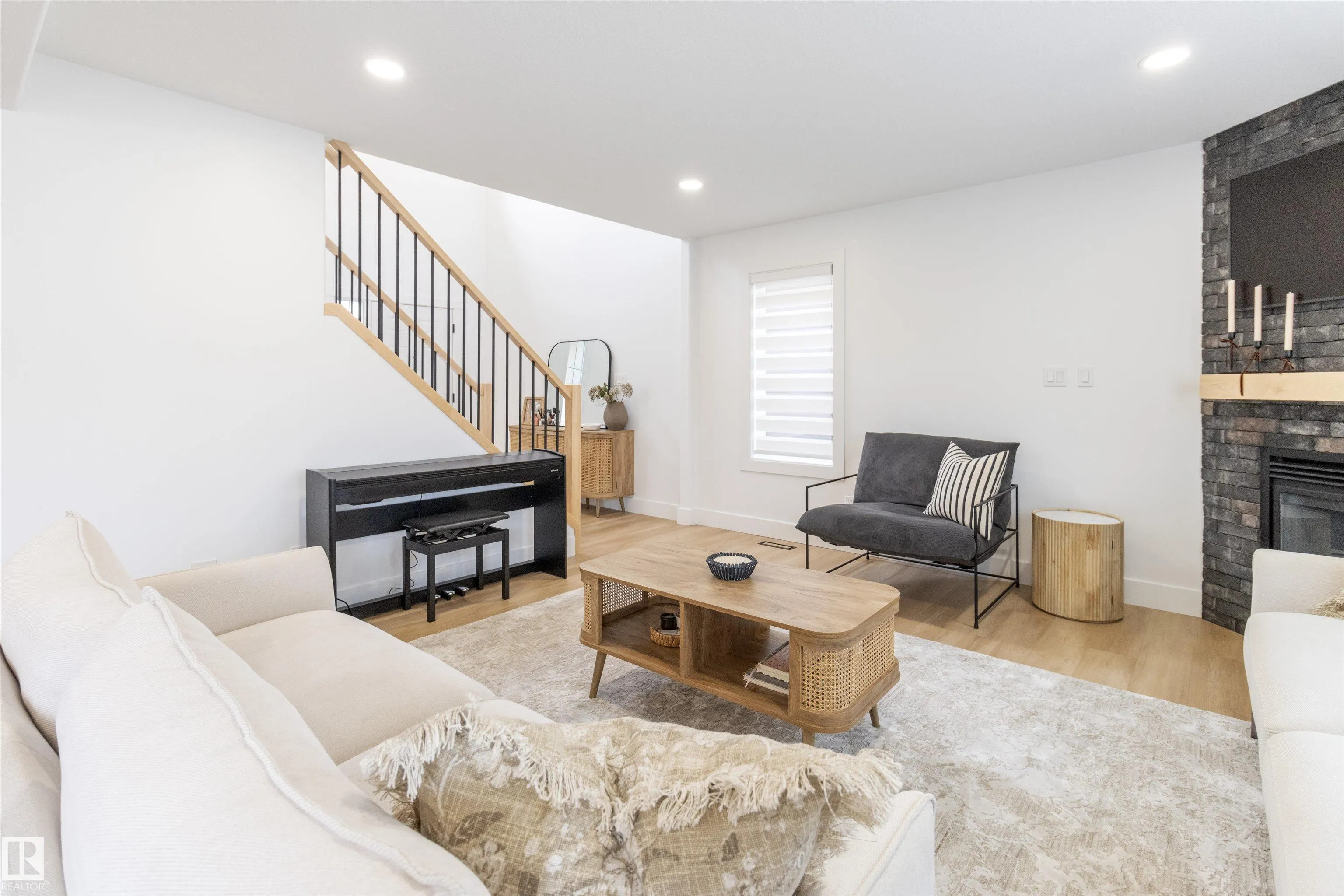 1063 FOXWOOD Crescent