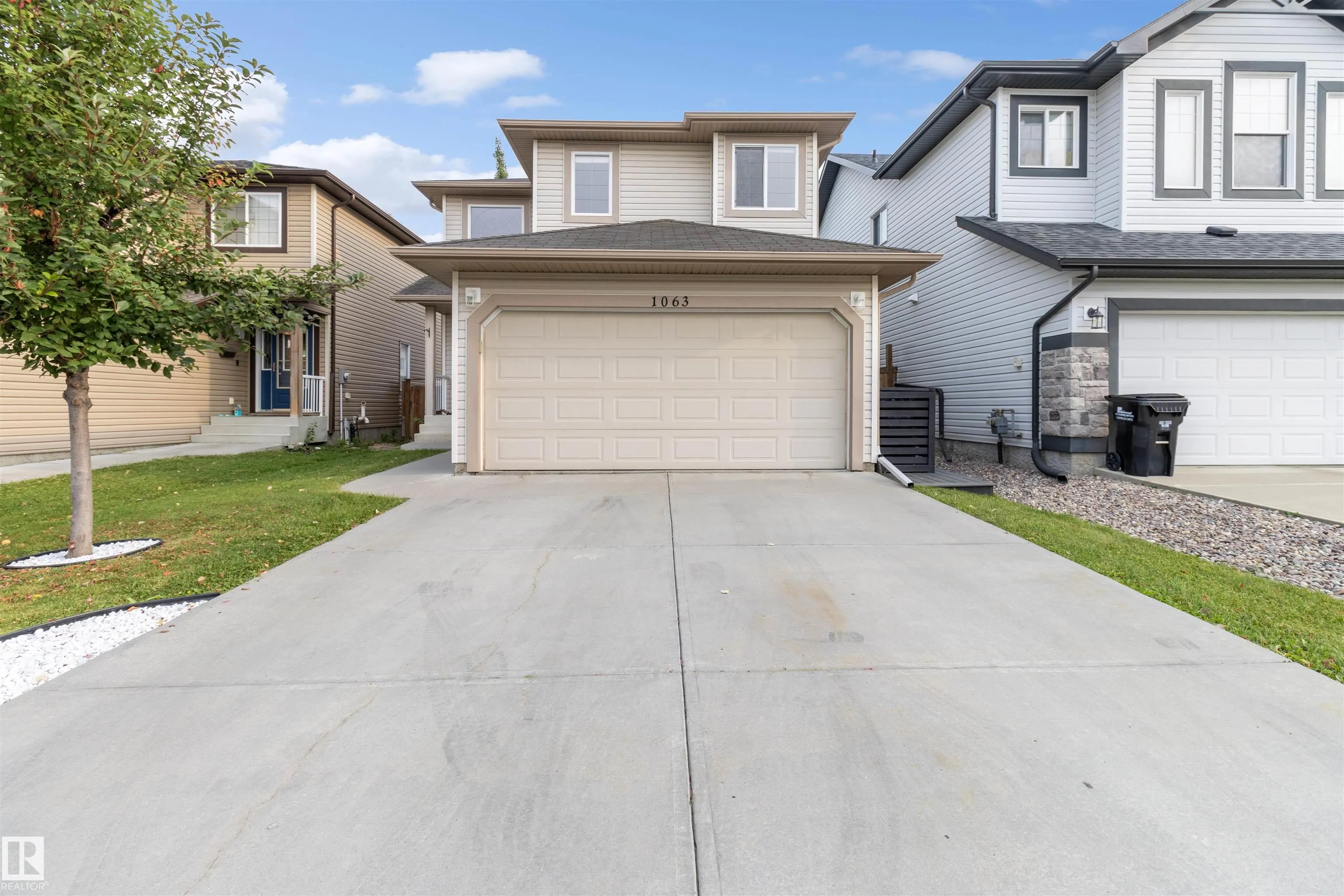 1063 FOXWOOD Crescent