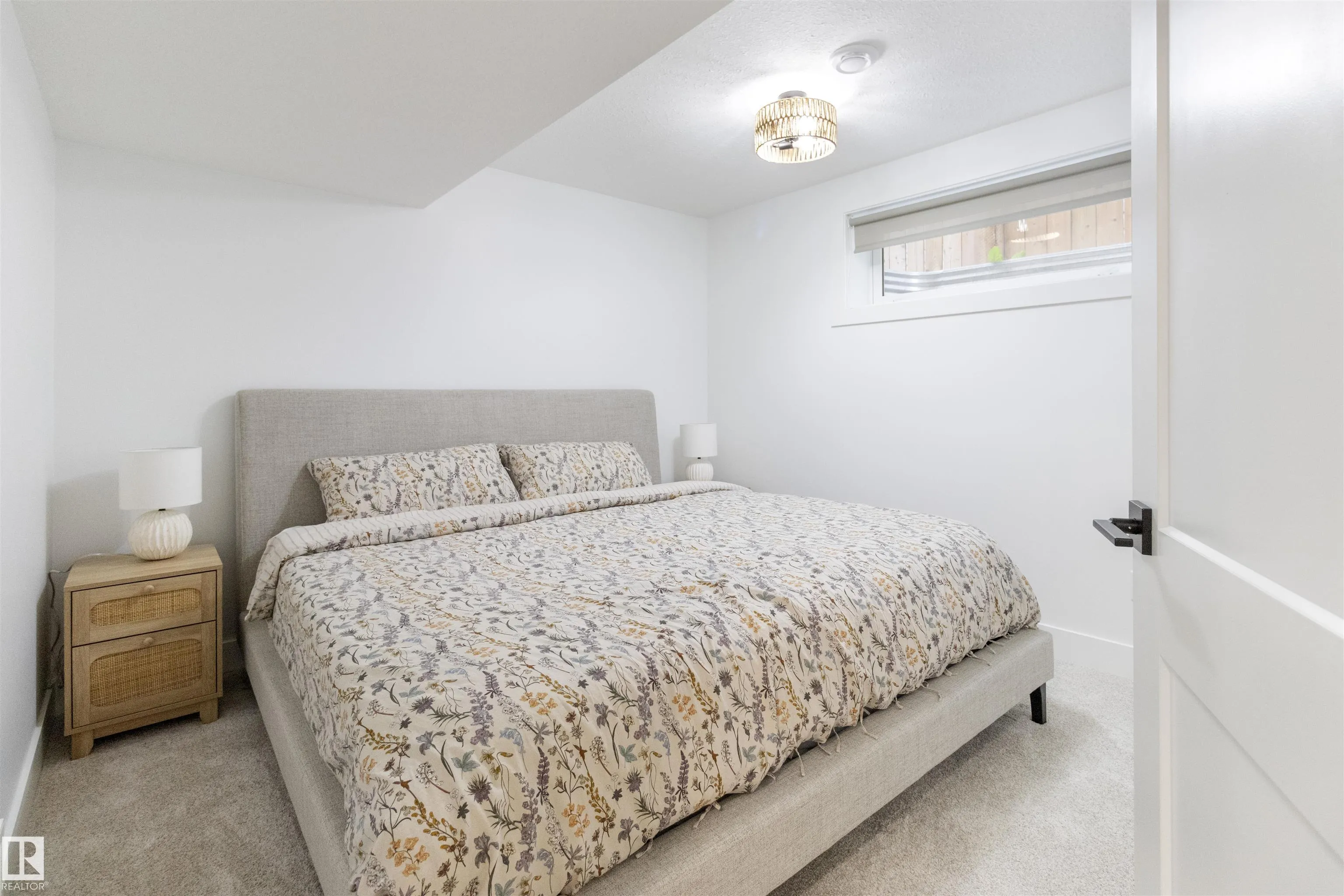 1063 FOXWOOD Crescent
