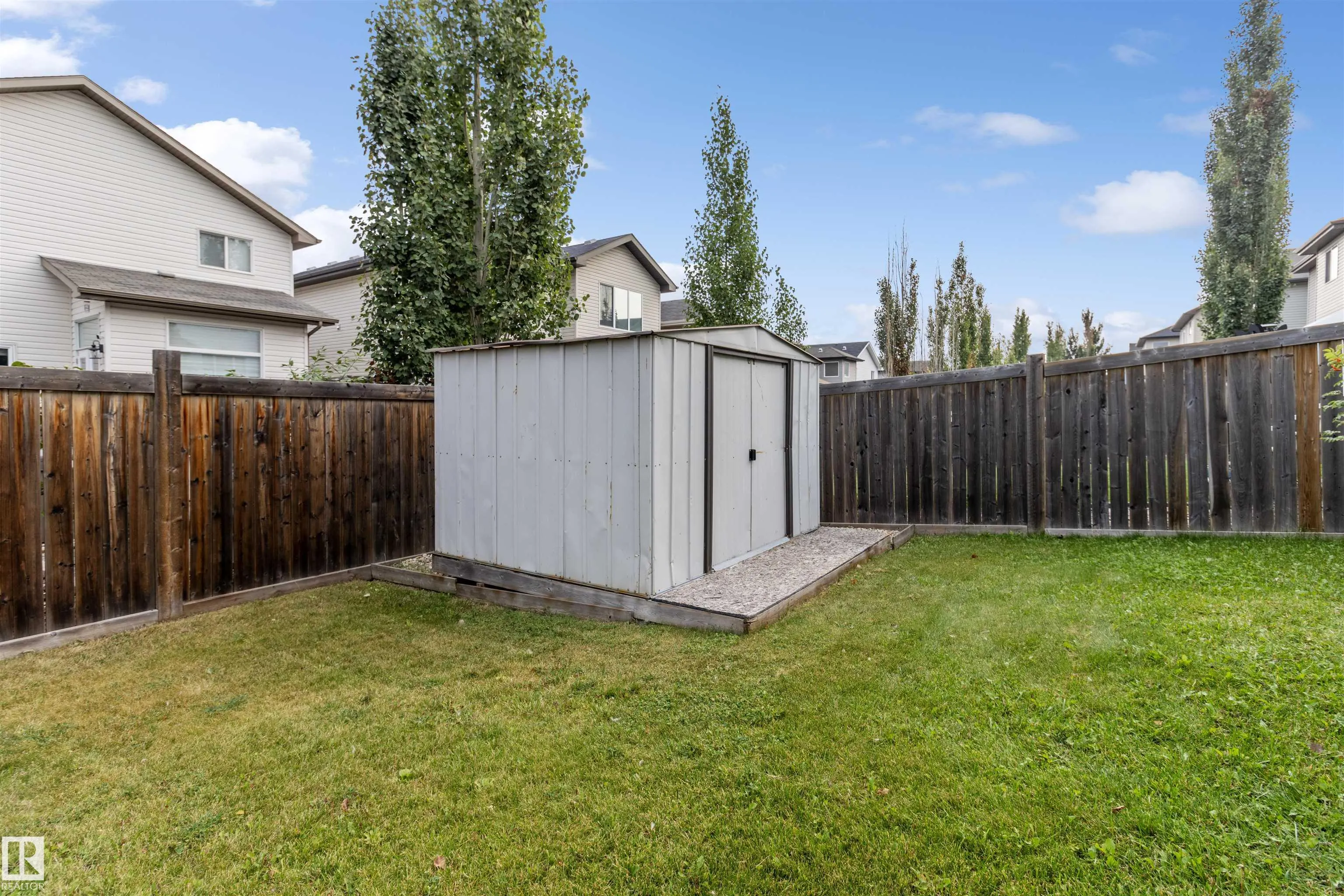 1063 FOXWOOD Crescent