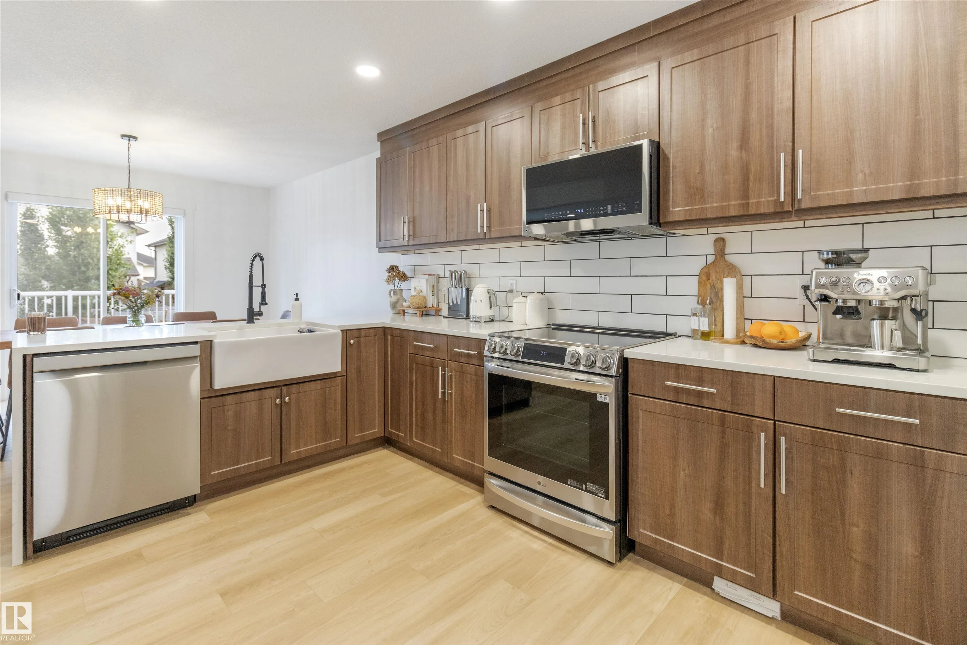 1063 FOXWOOD Crescent