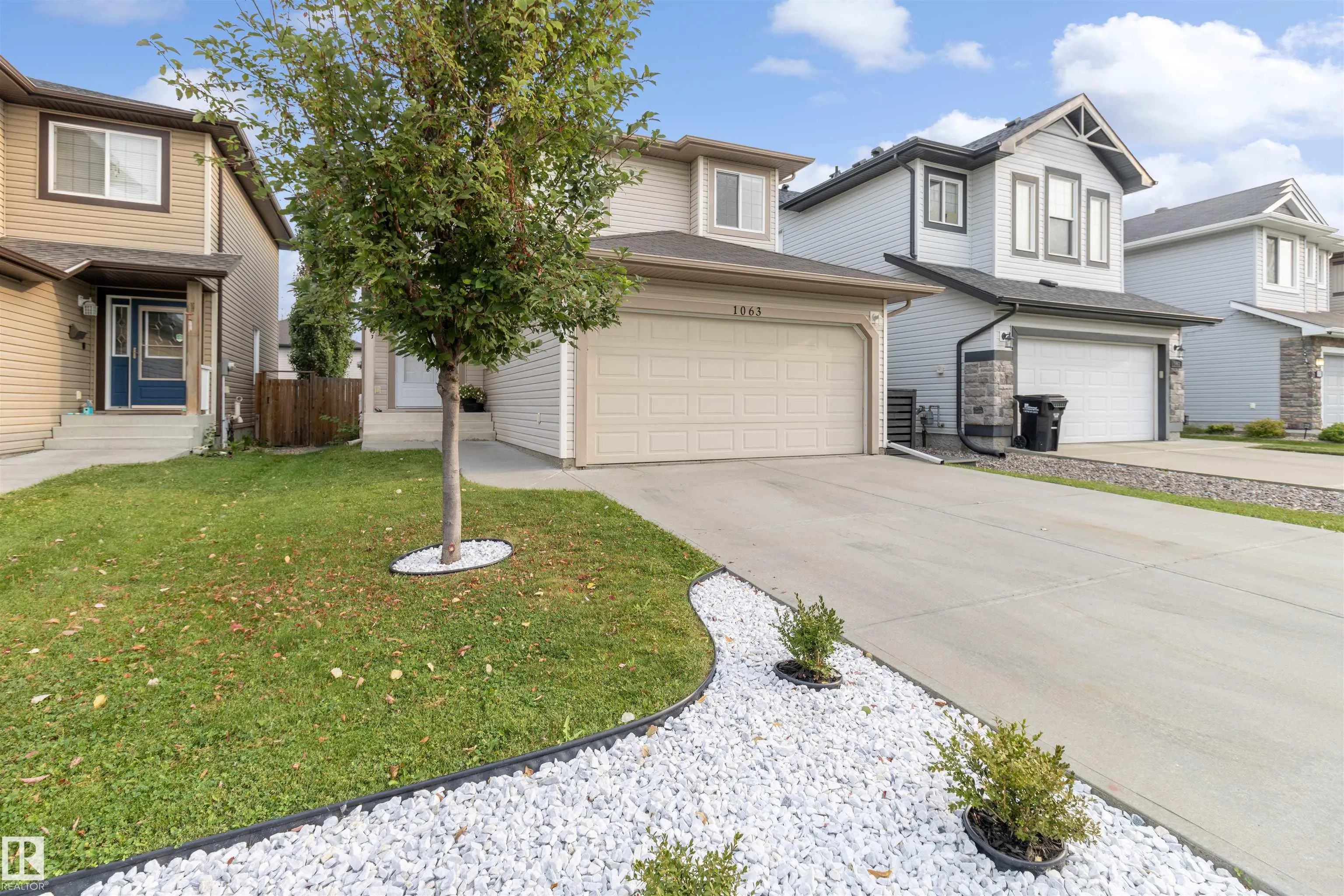 1063 FOXWOOD Crescent