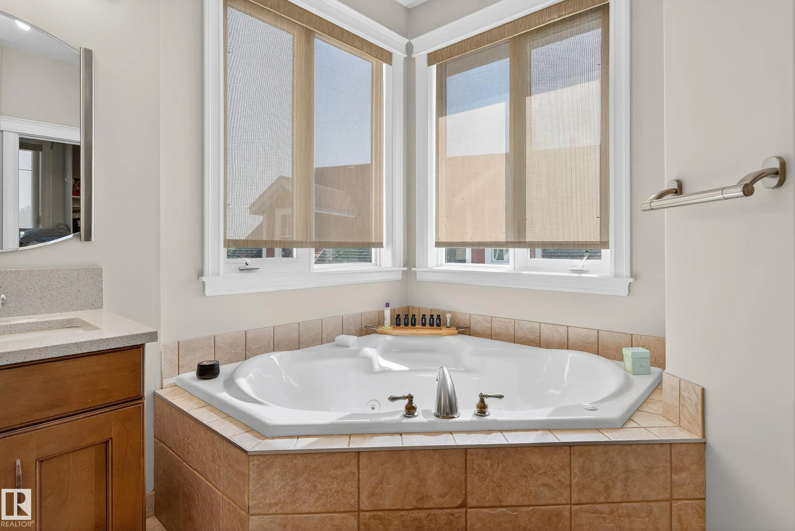 32 Sunset Harbour