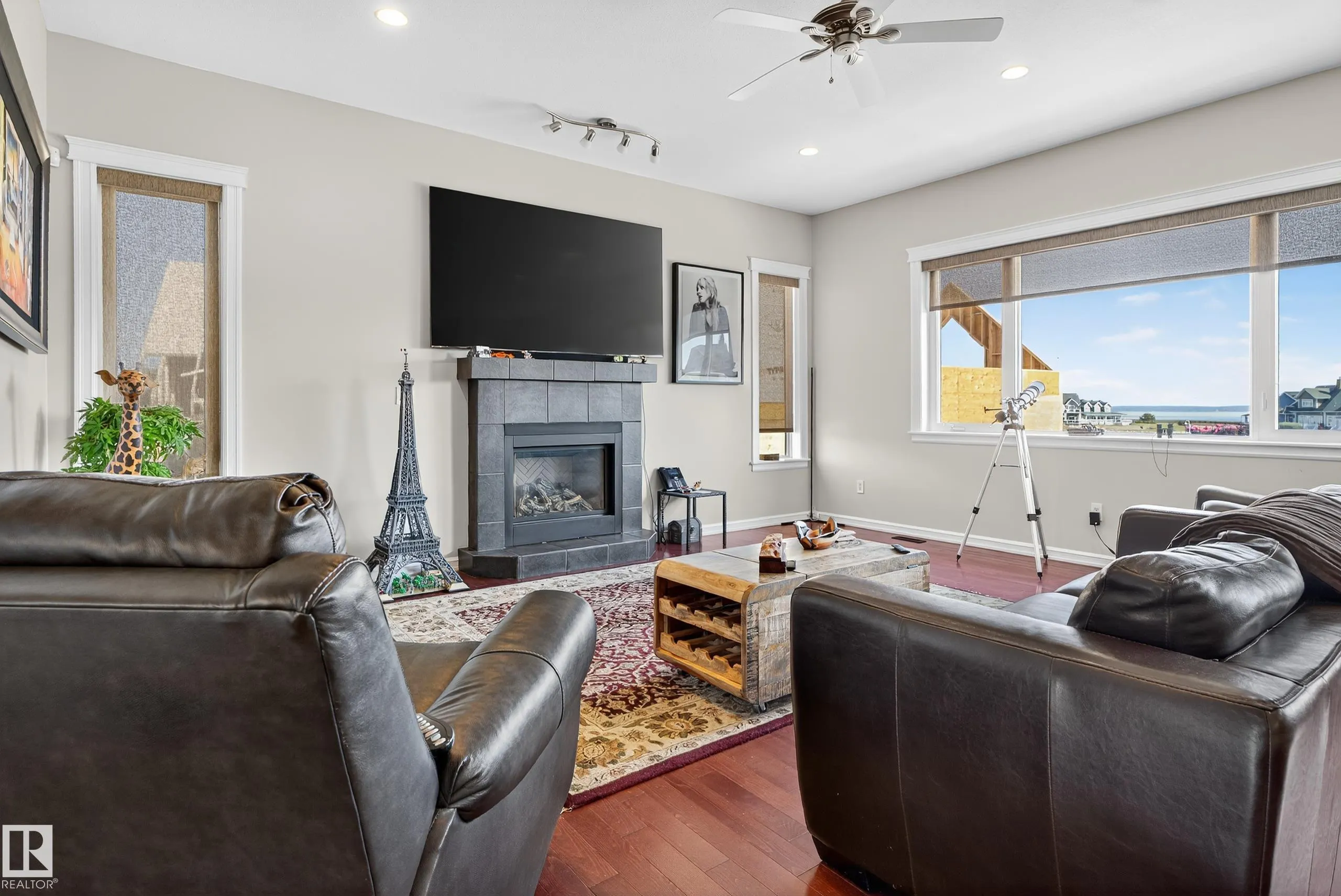 32 Sunset Harbour
