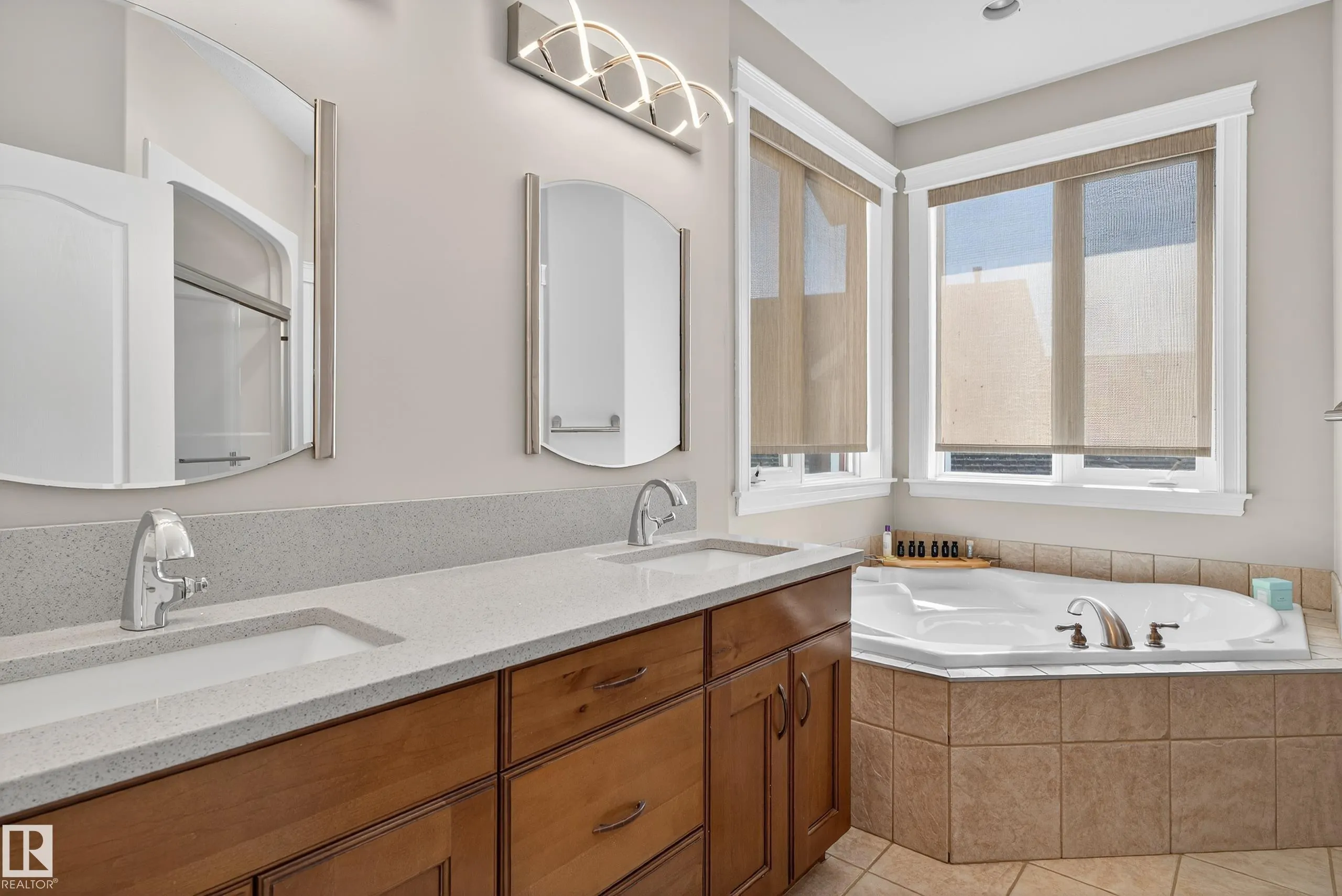 32 Sunset Harbour