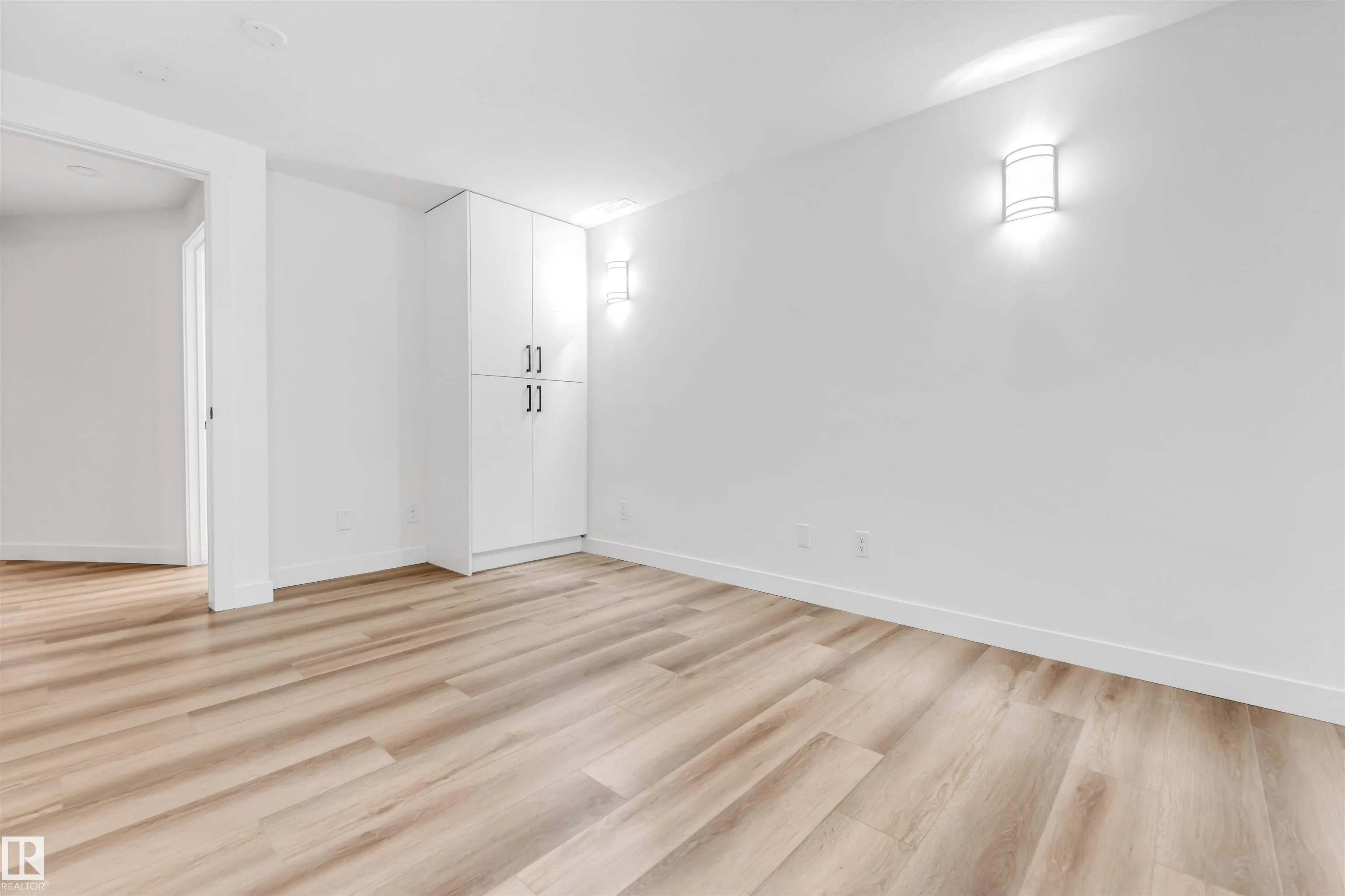 4805 44 Ave