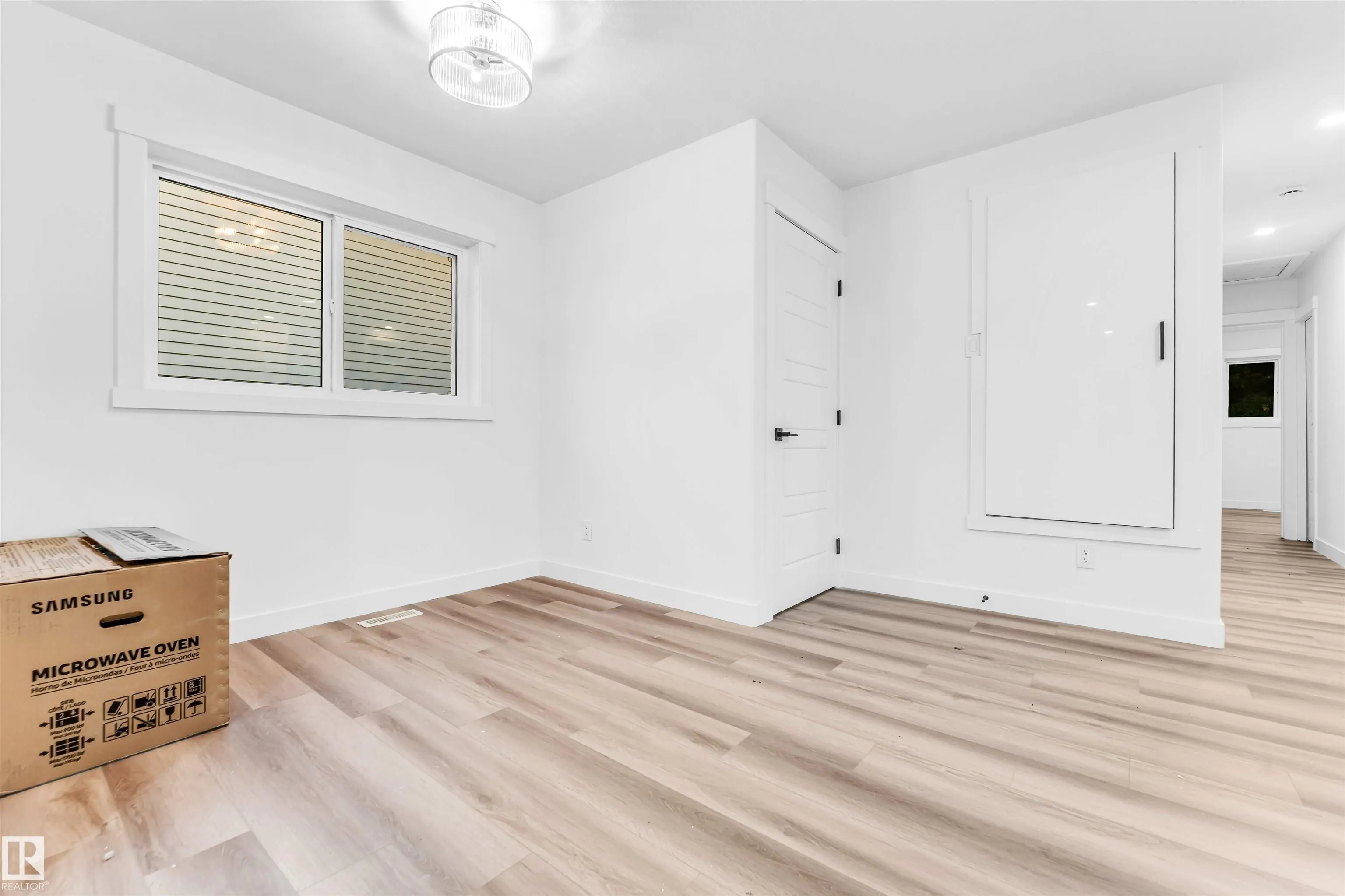 4805 44 Ave