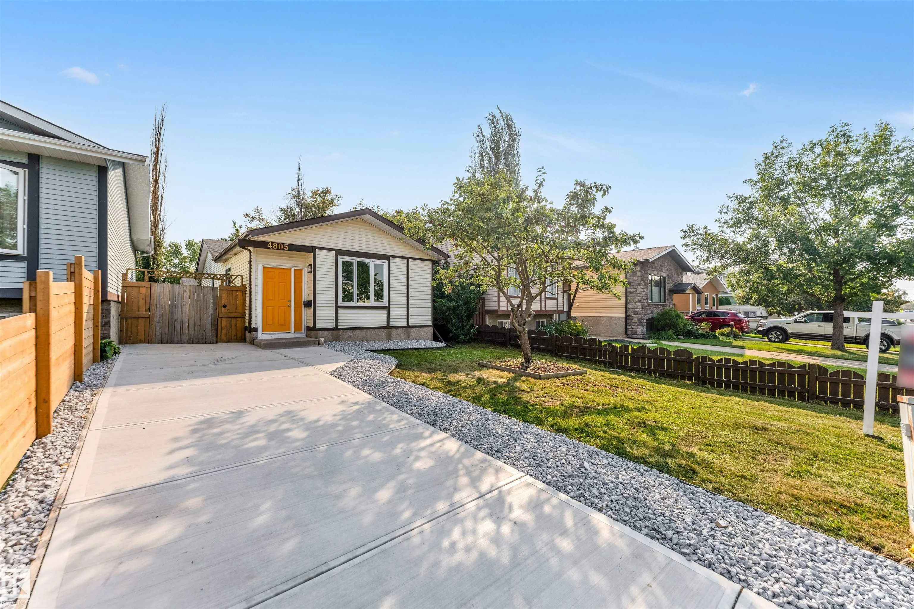 4805 44 Ave