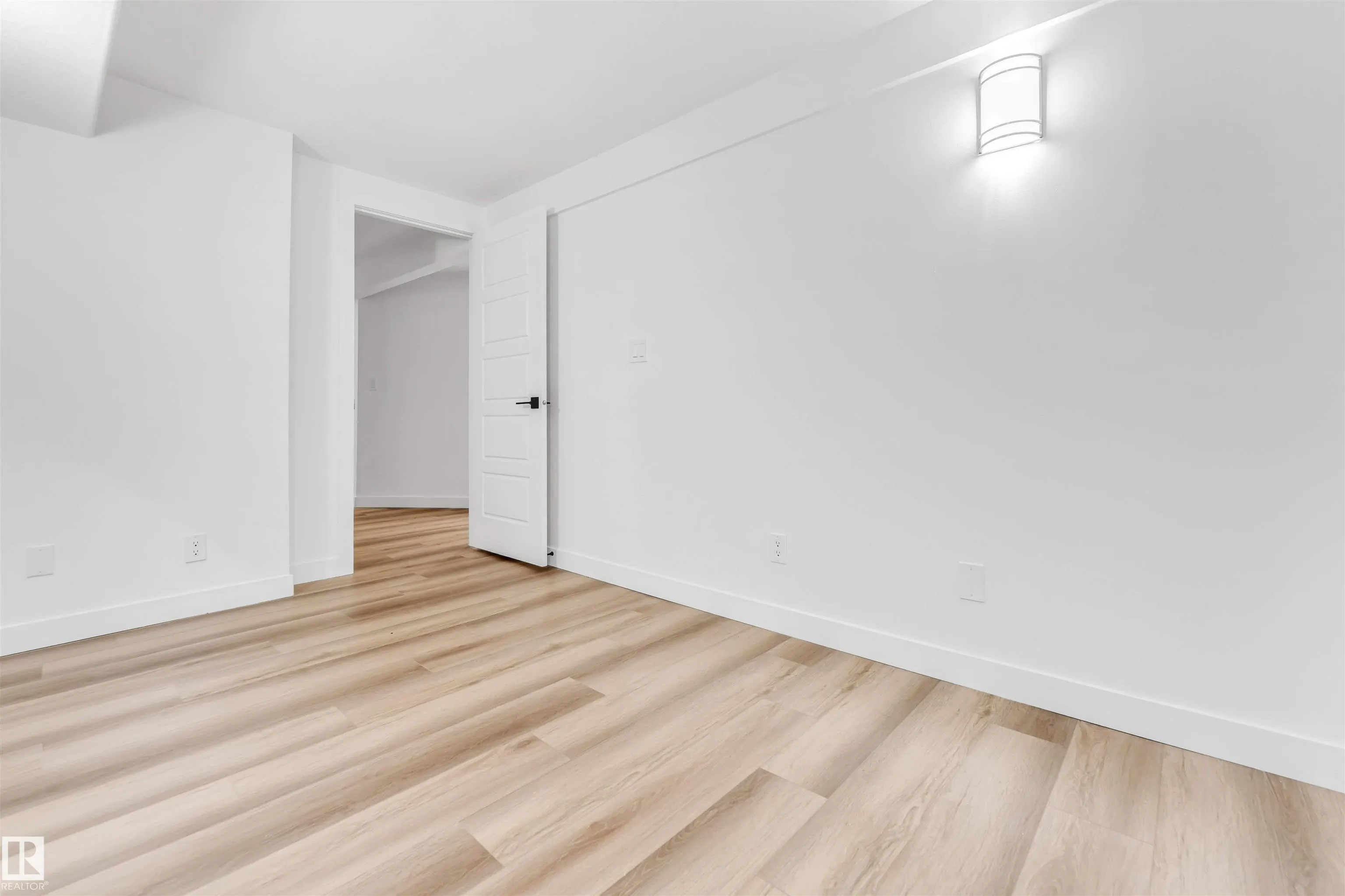 4805 44 Ave