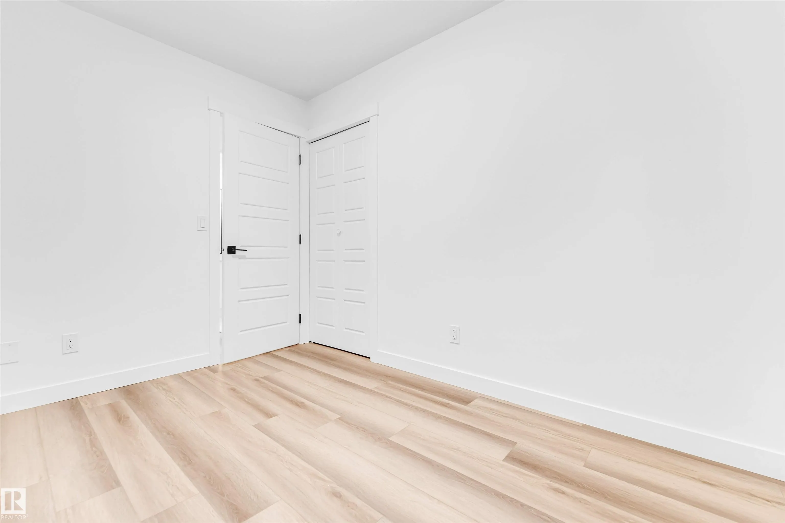 4805 44 Ave