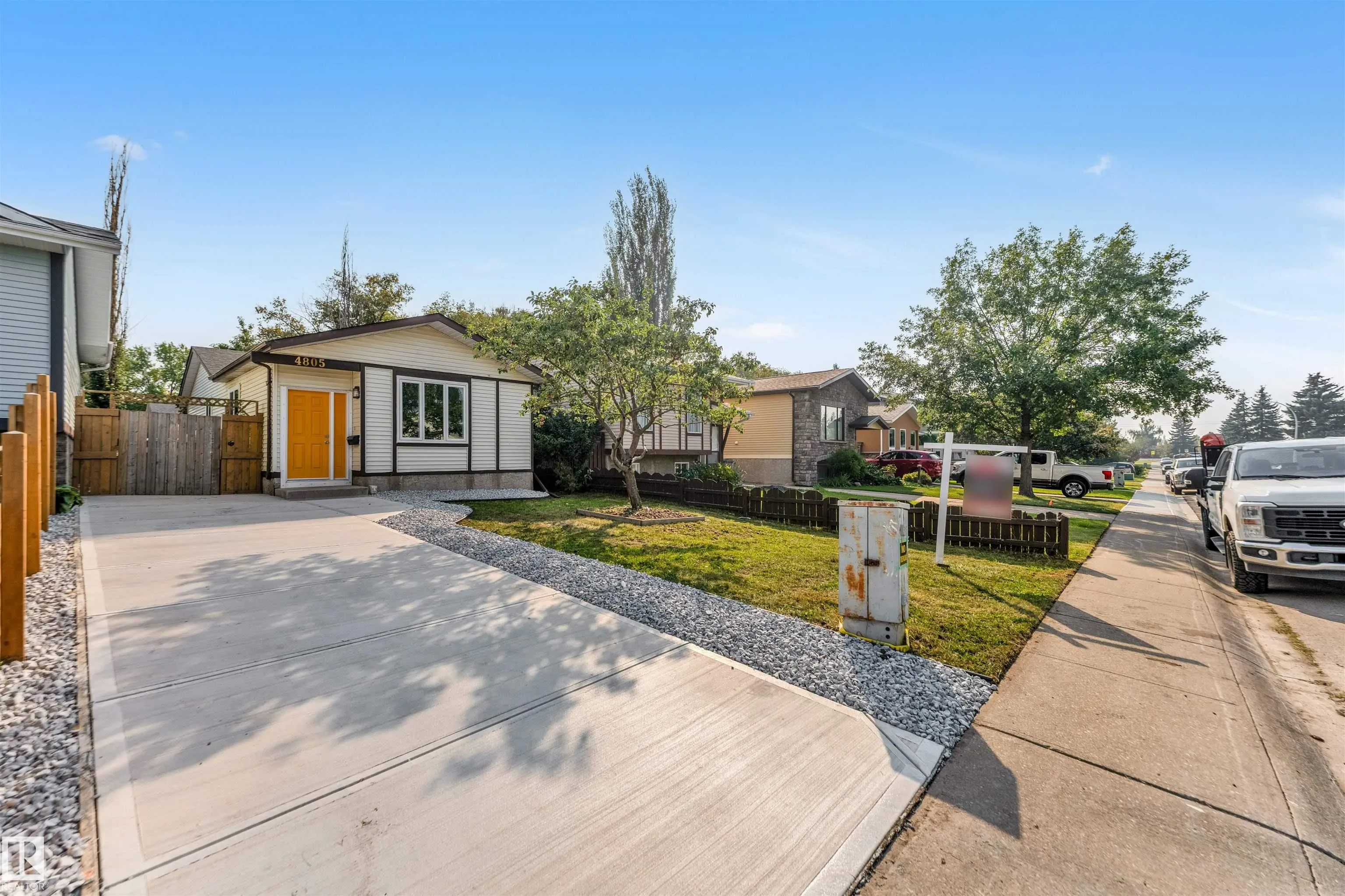 4805 44 Ave