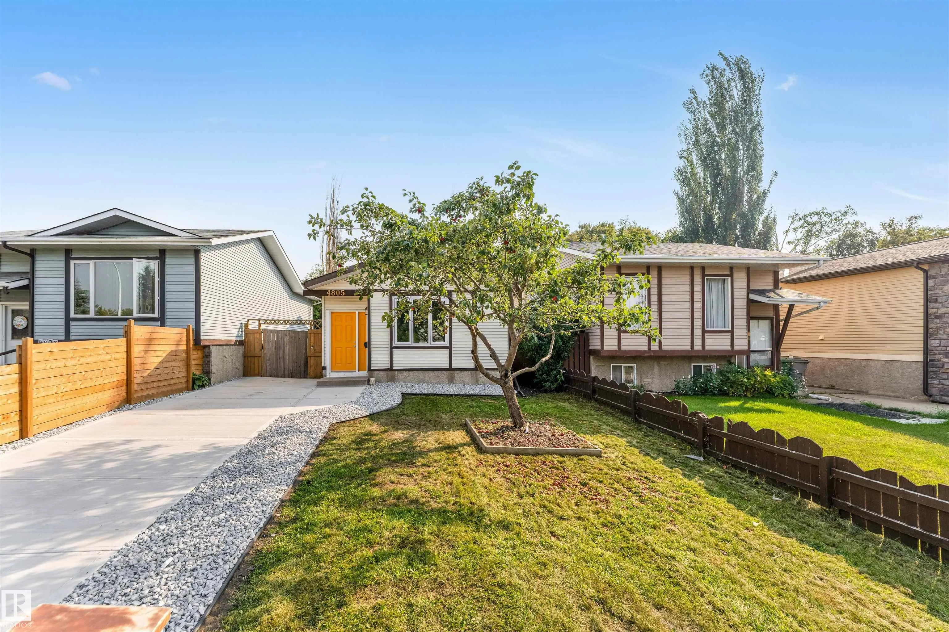 4805 44 Ave