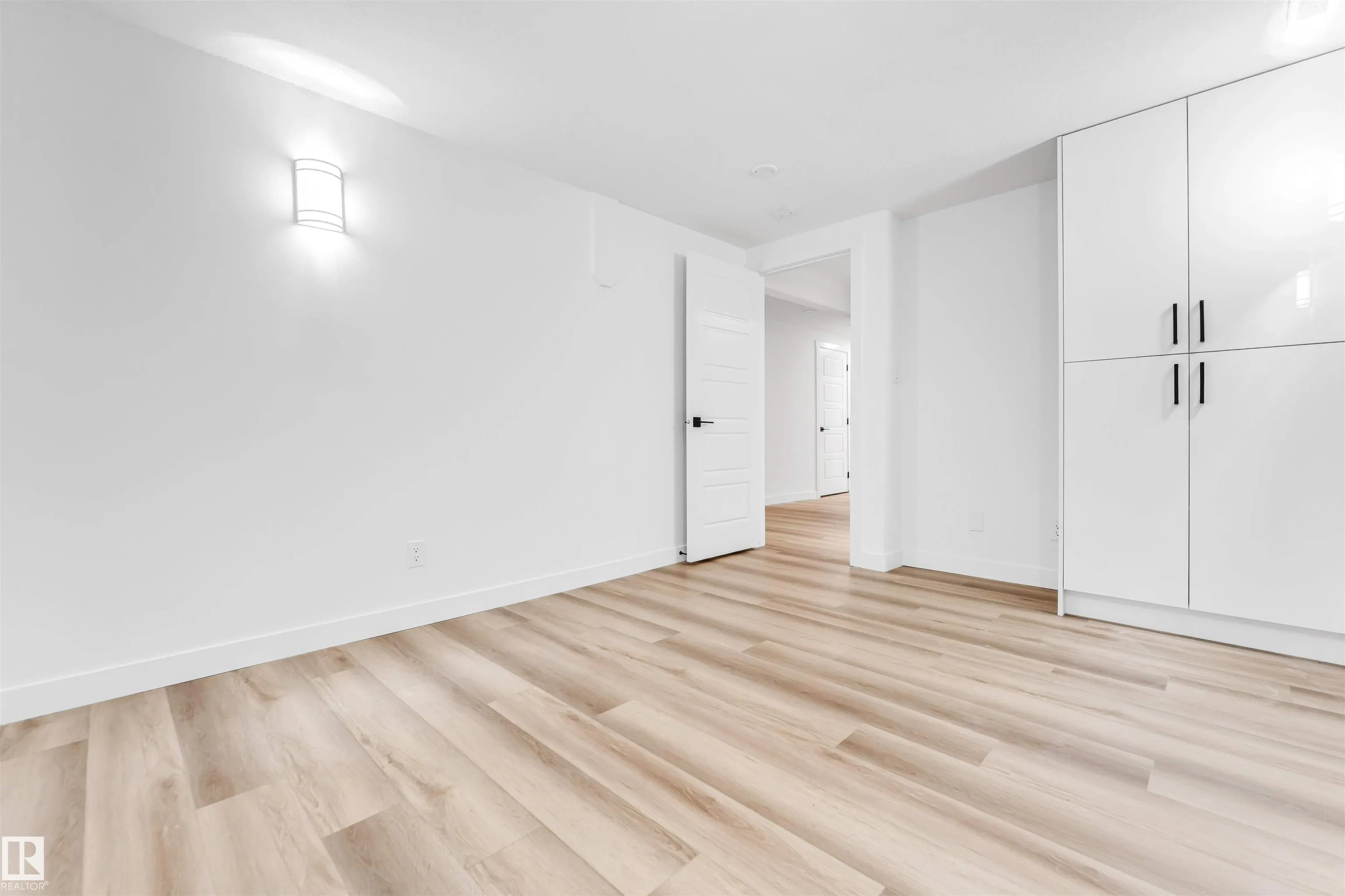 4805 44 Ave