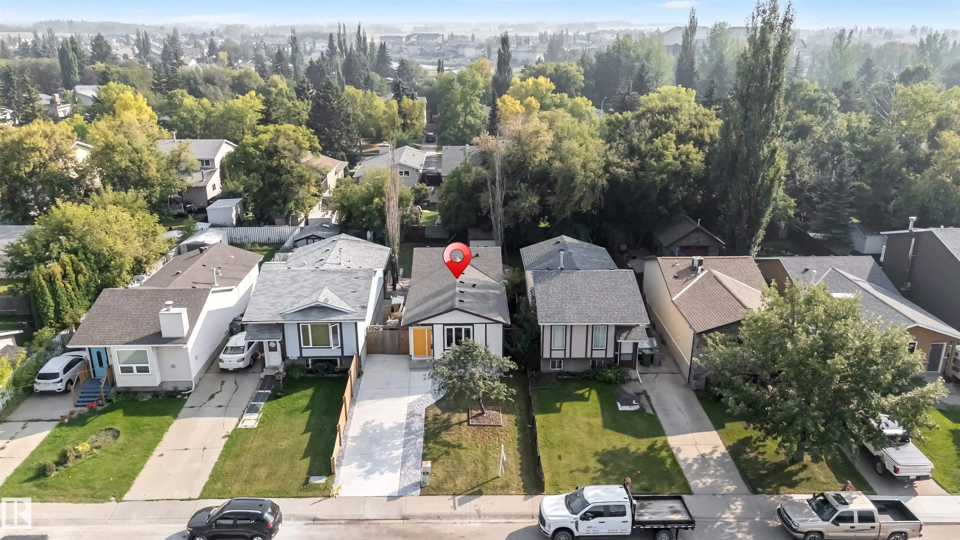 4805 44 Ave
