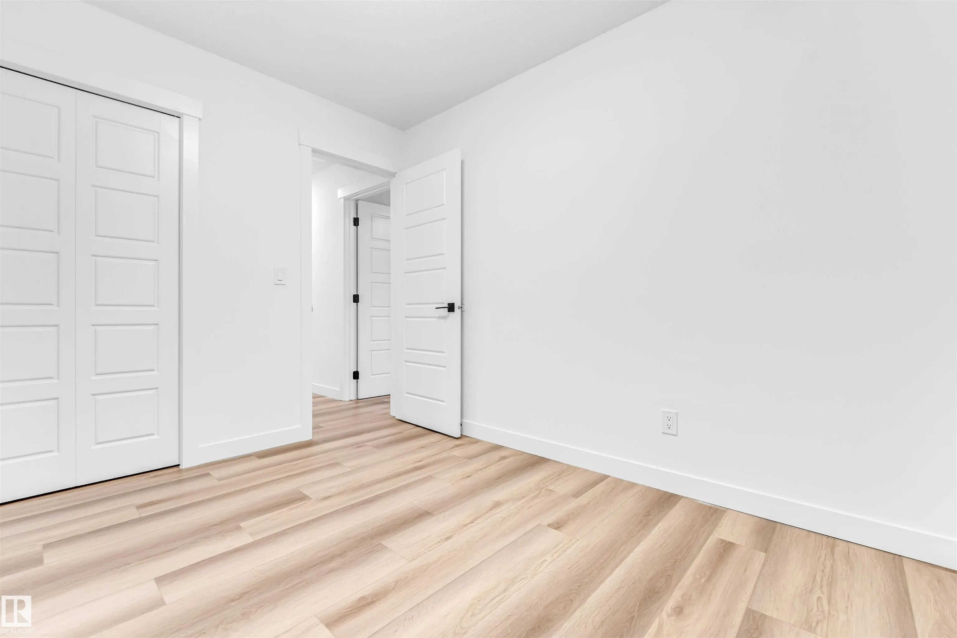 4805 44 Ave