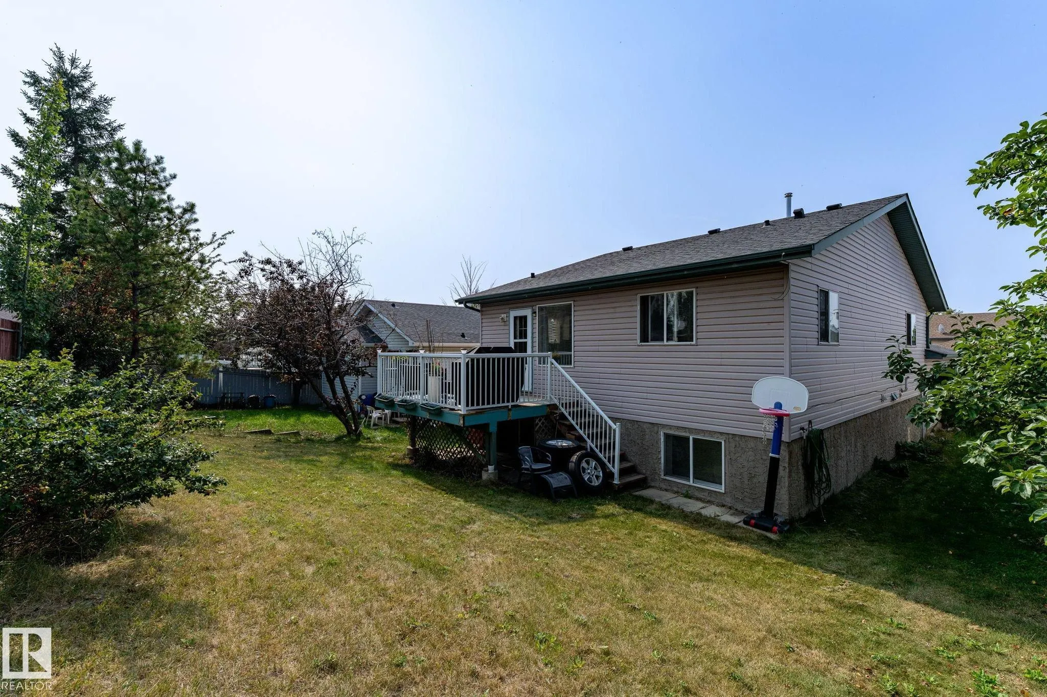 1051 JONES Crescent