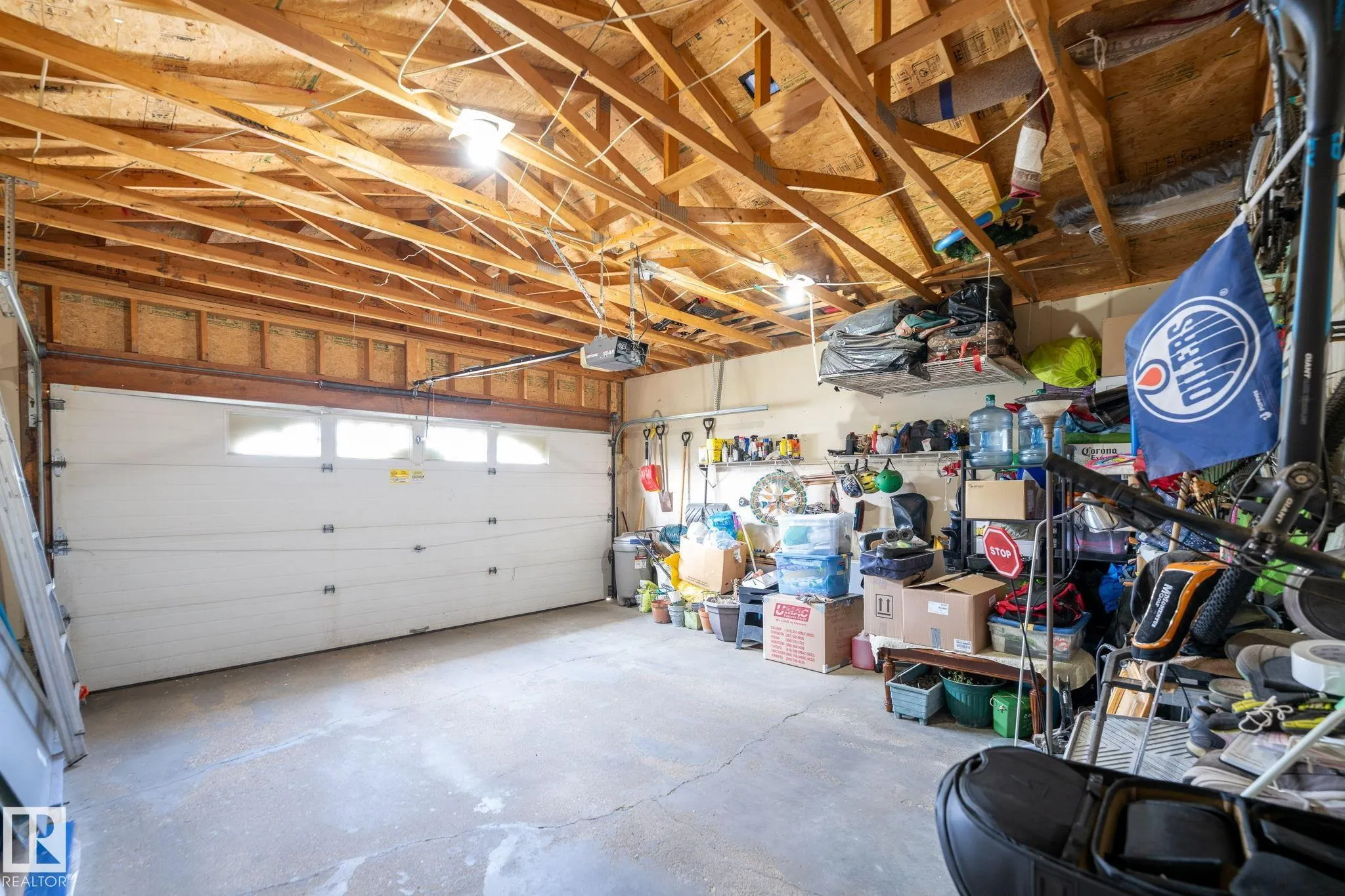 1051 JONES Crescent