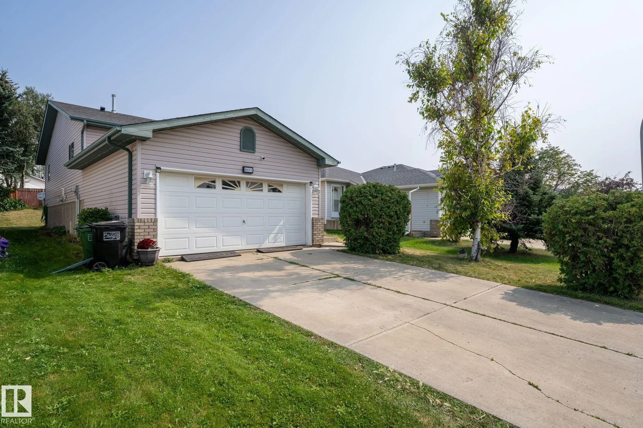 1051 JONES Crescent