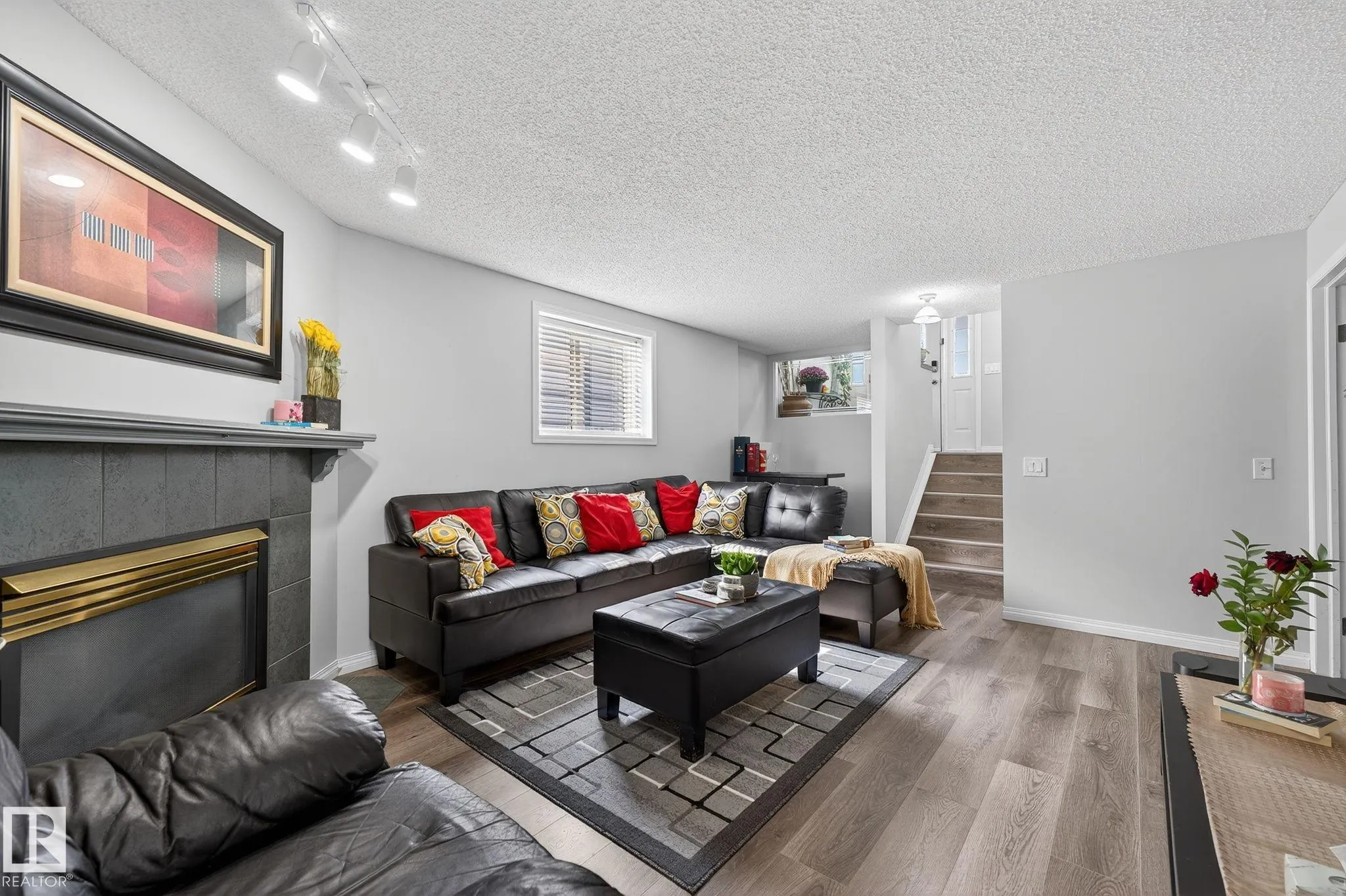 1051 JONES Crescent