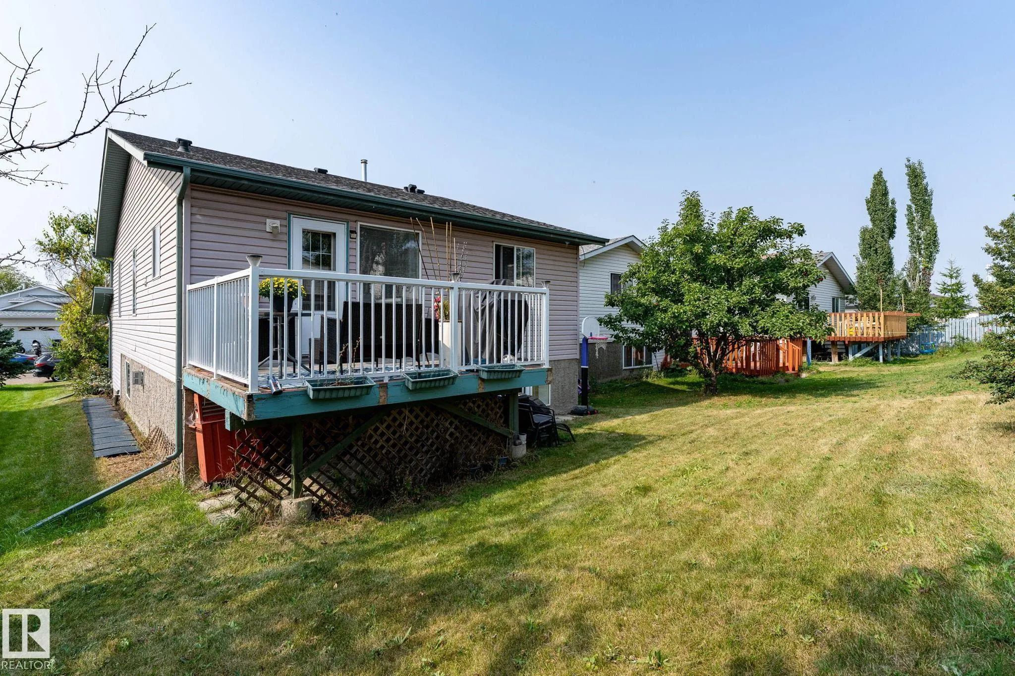 1051 JONES Crescent