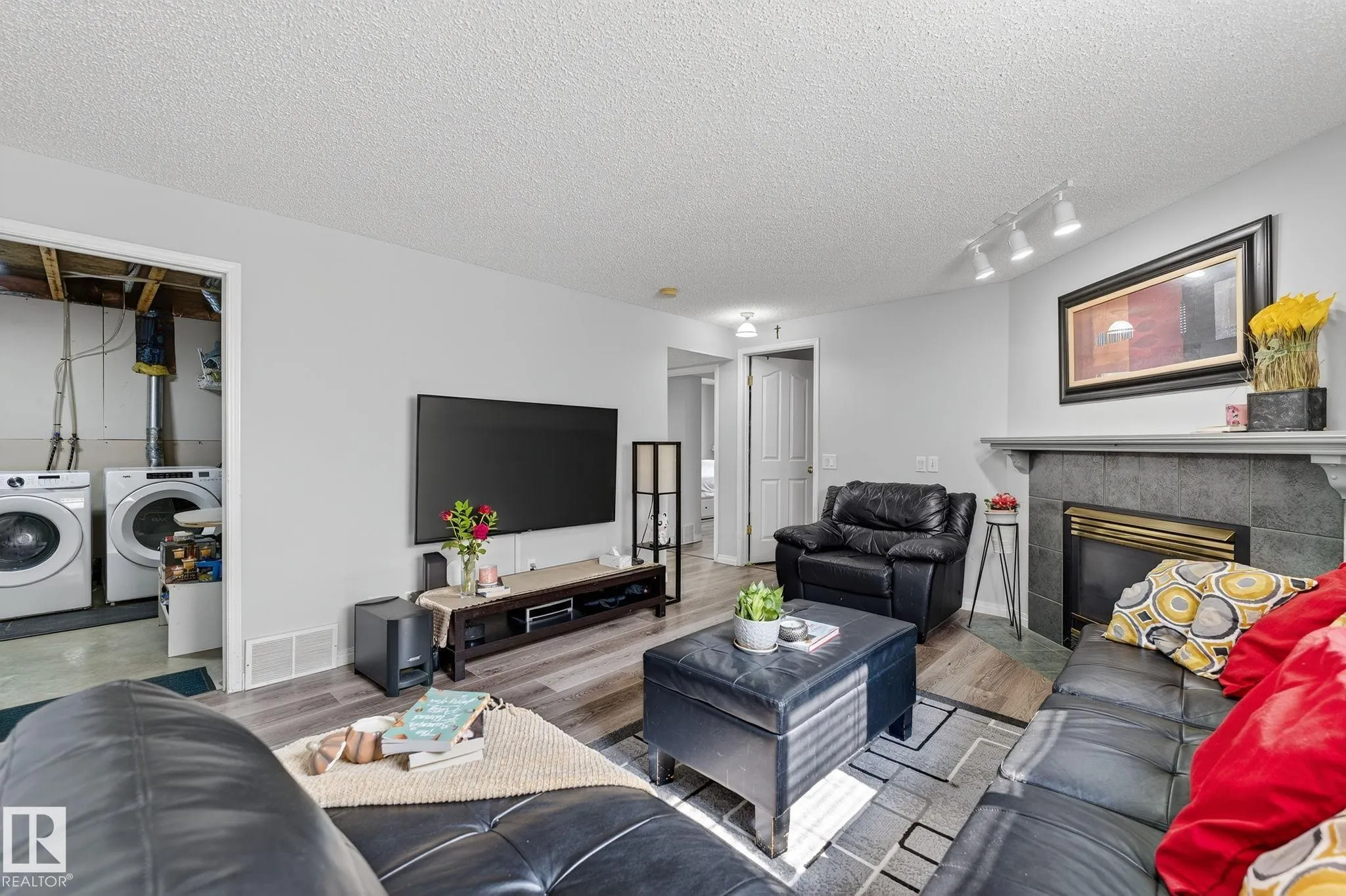 1051 JONES Crescent