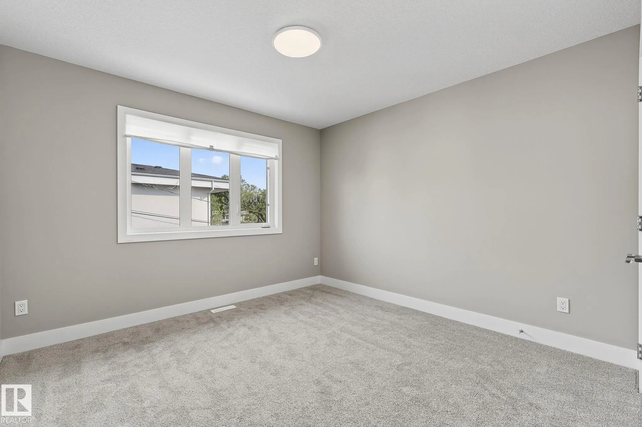 10906 54 Avenue