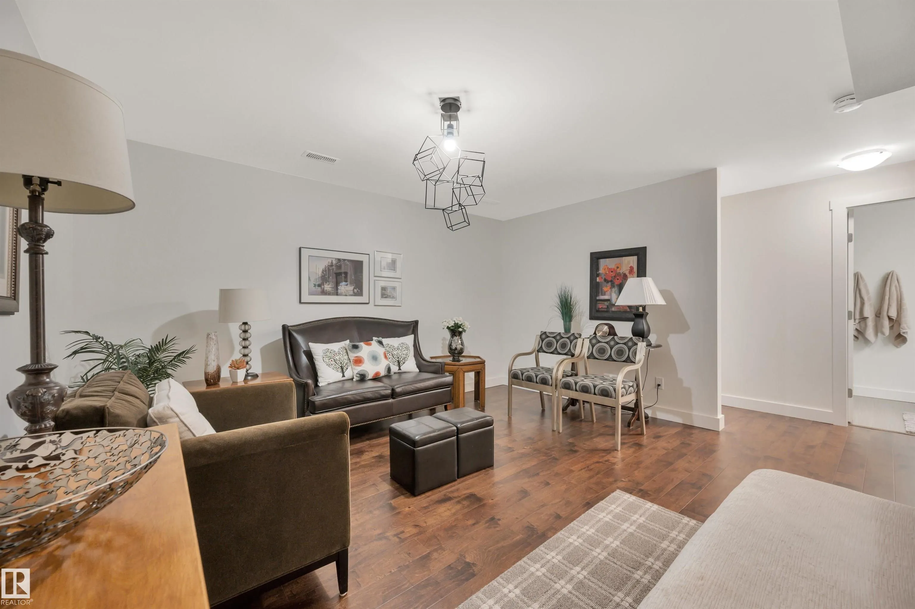 956 Chahley Crescent