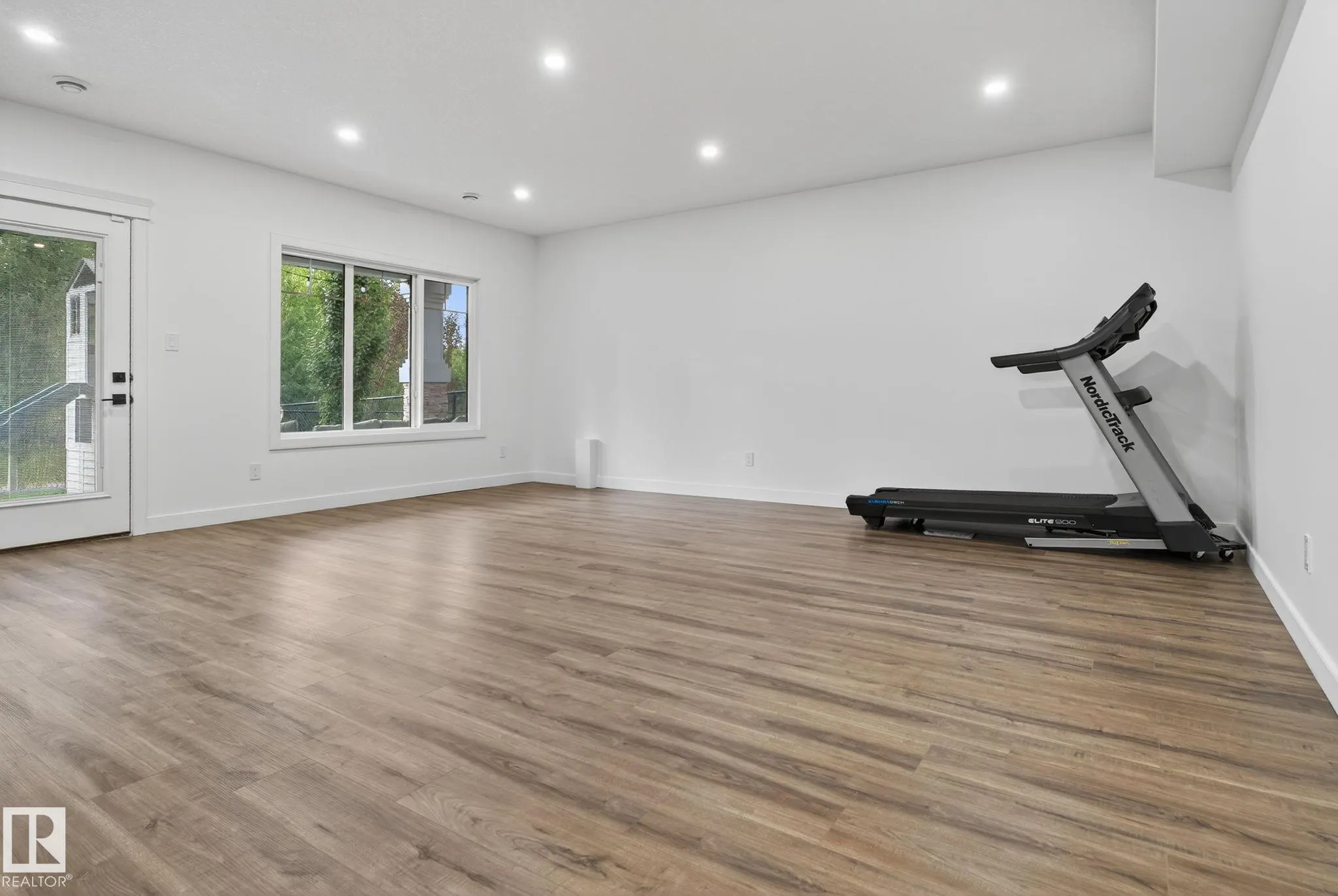 1750 TANAGER Close