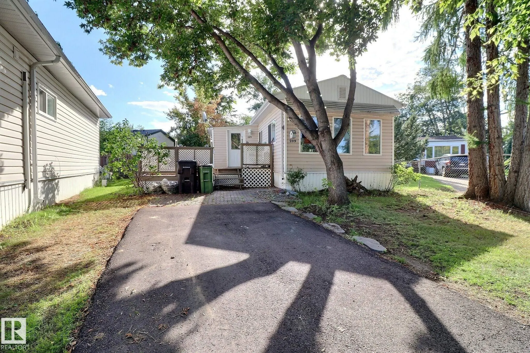 289 Juniper Crescent