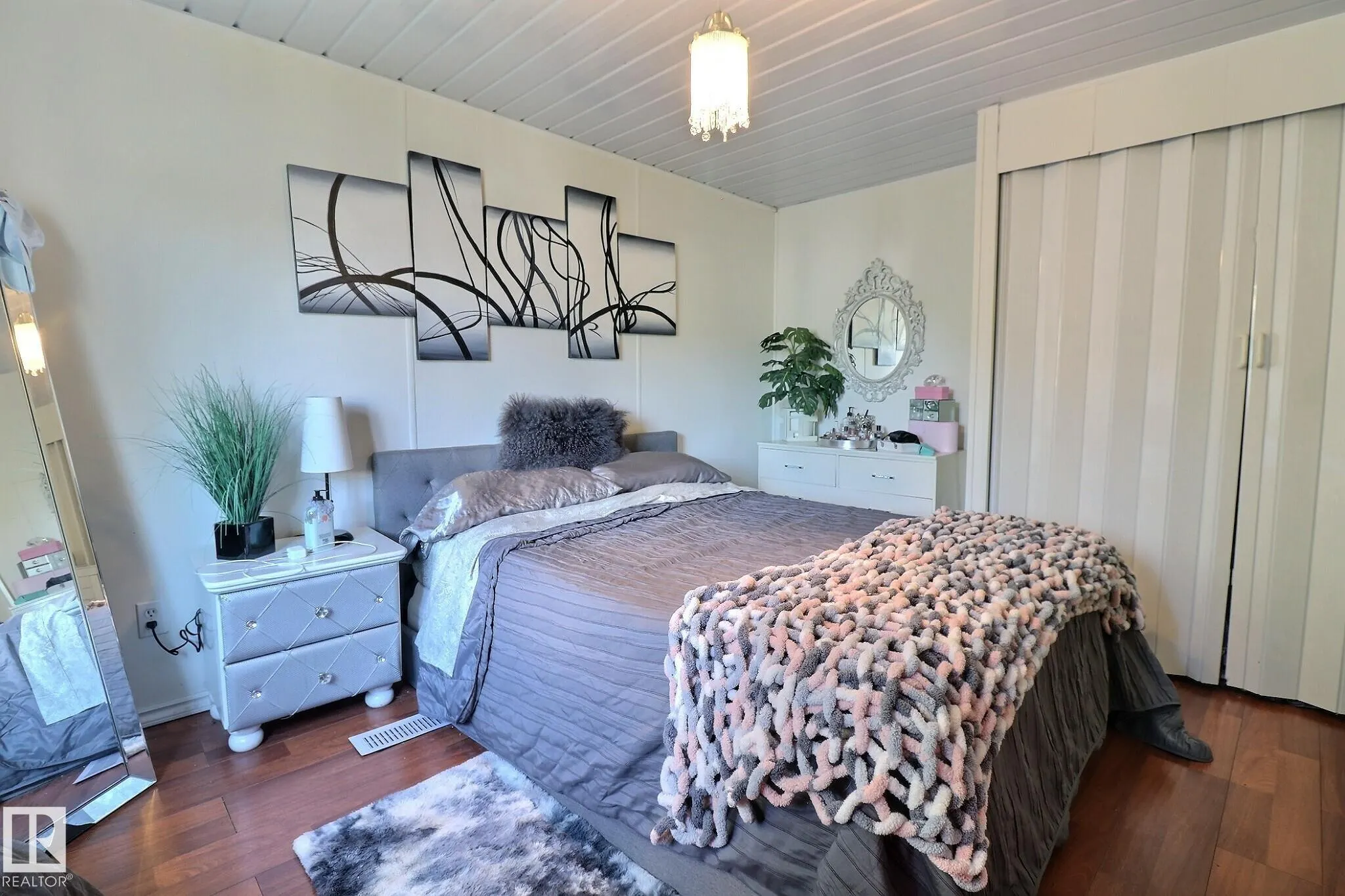 289 Juniper Crescent