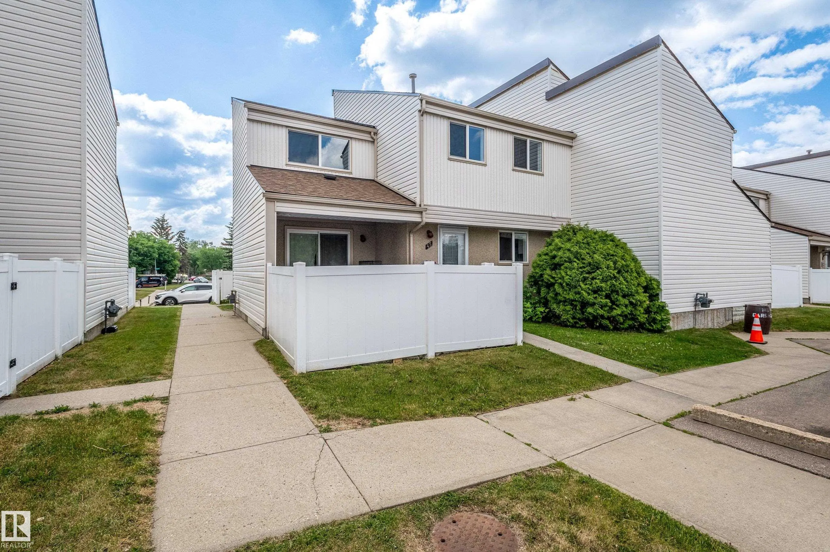 45 WOODVALE Village