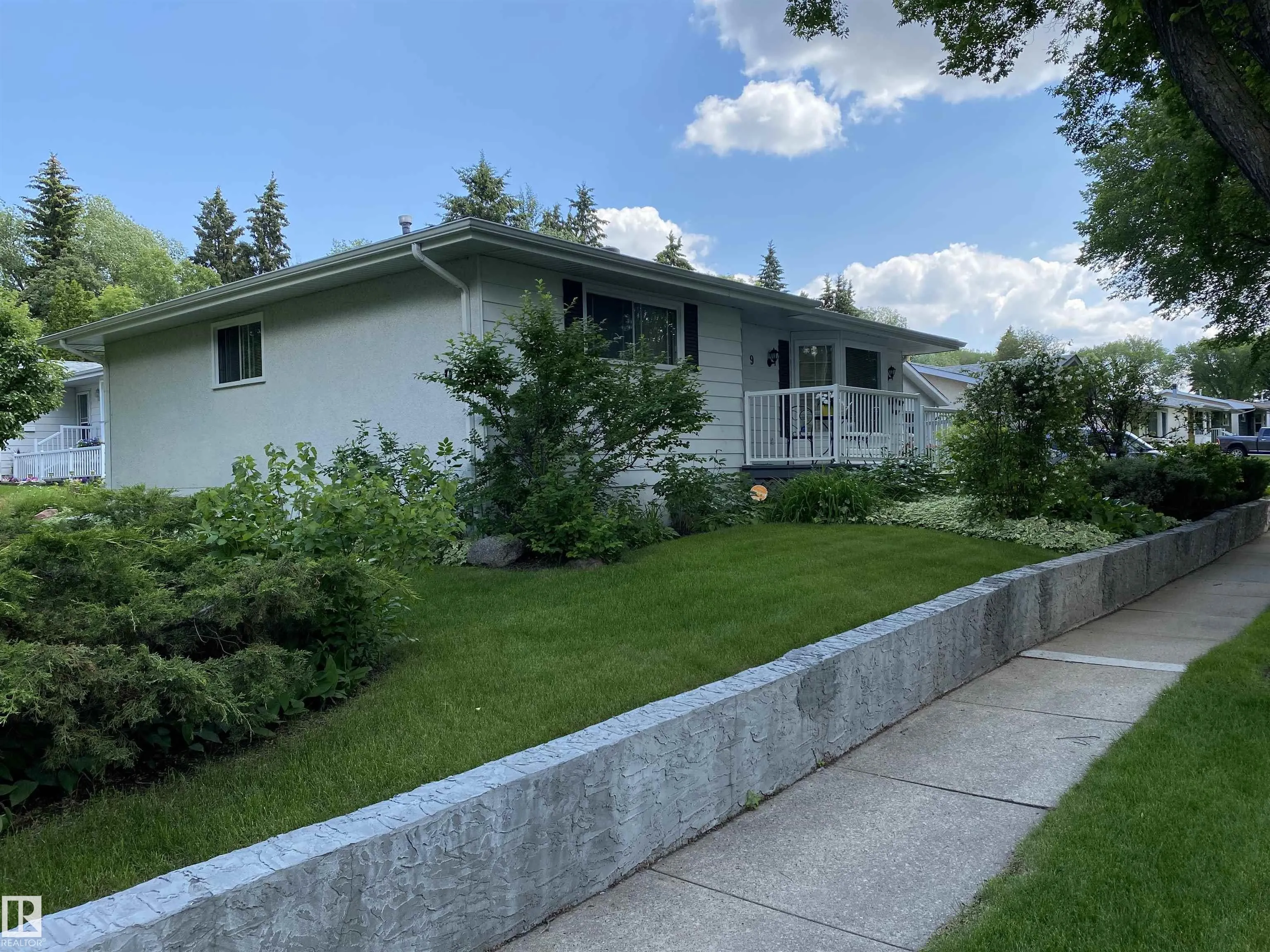 9 BURNHAM Avenue