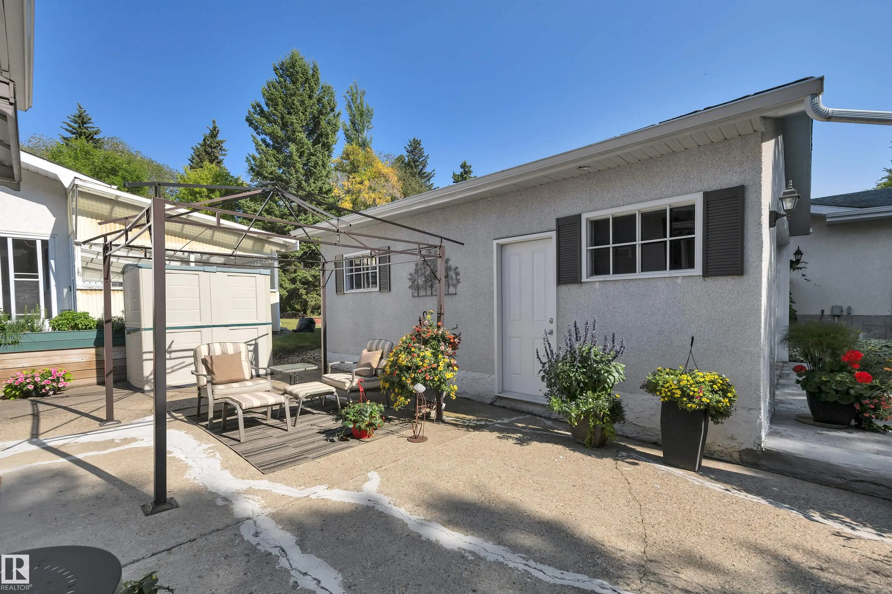 9 BURNHAM Avenue