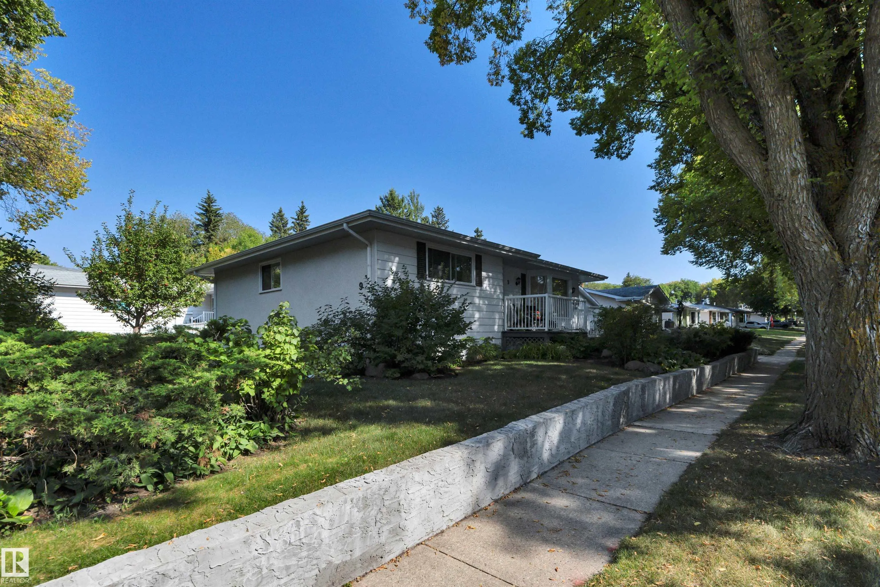 9 BURNHAM Avenue