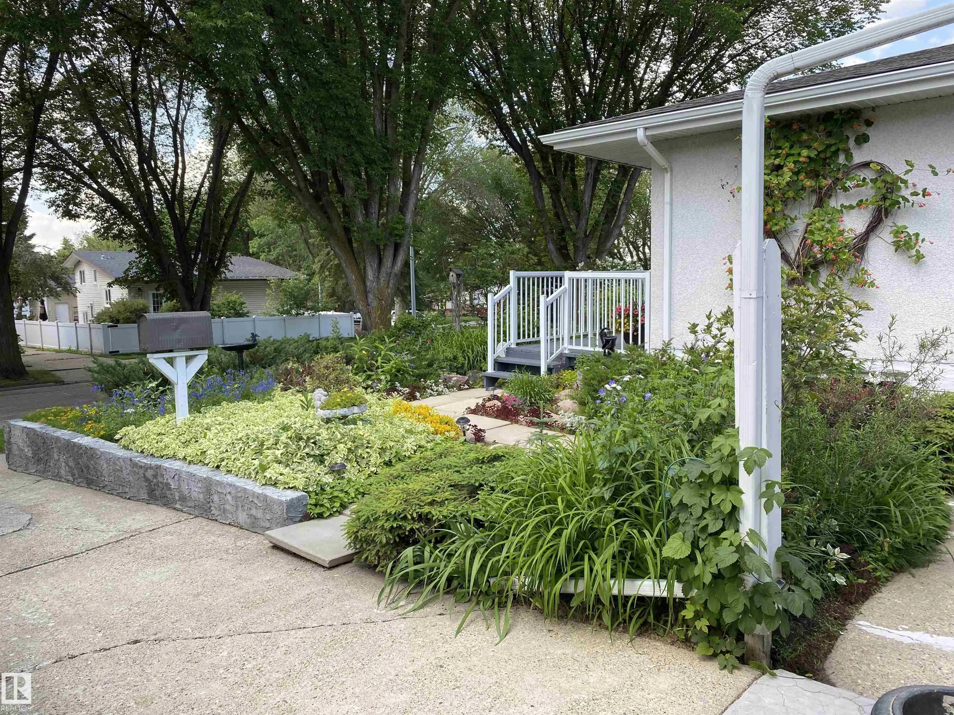 9 BURNHAM Avenue