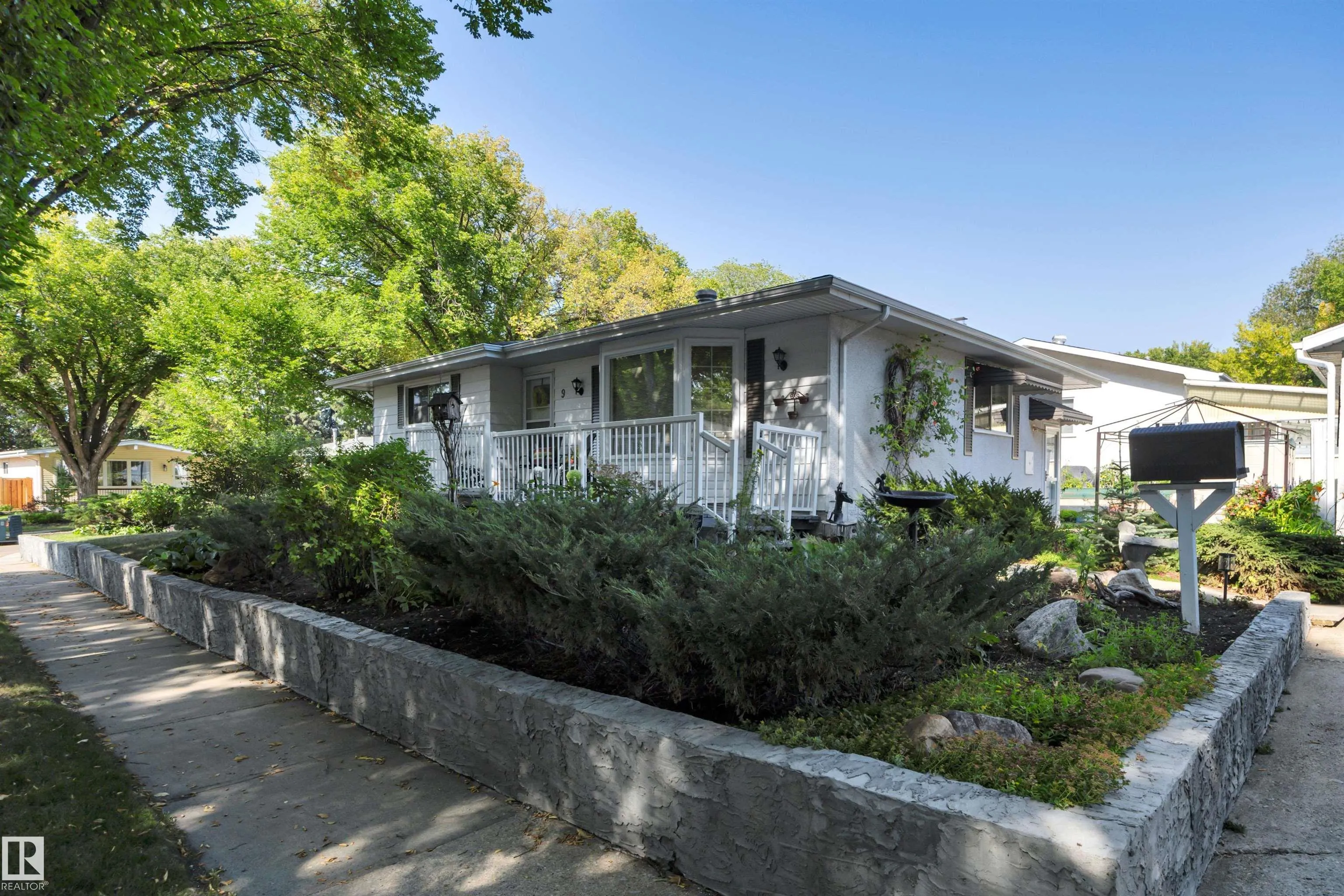 9 BURNHAM Avenue