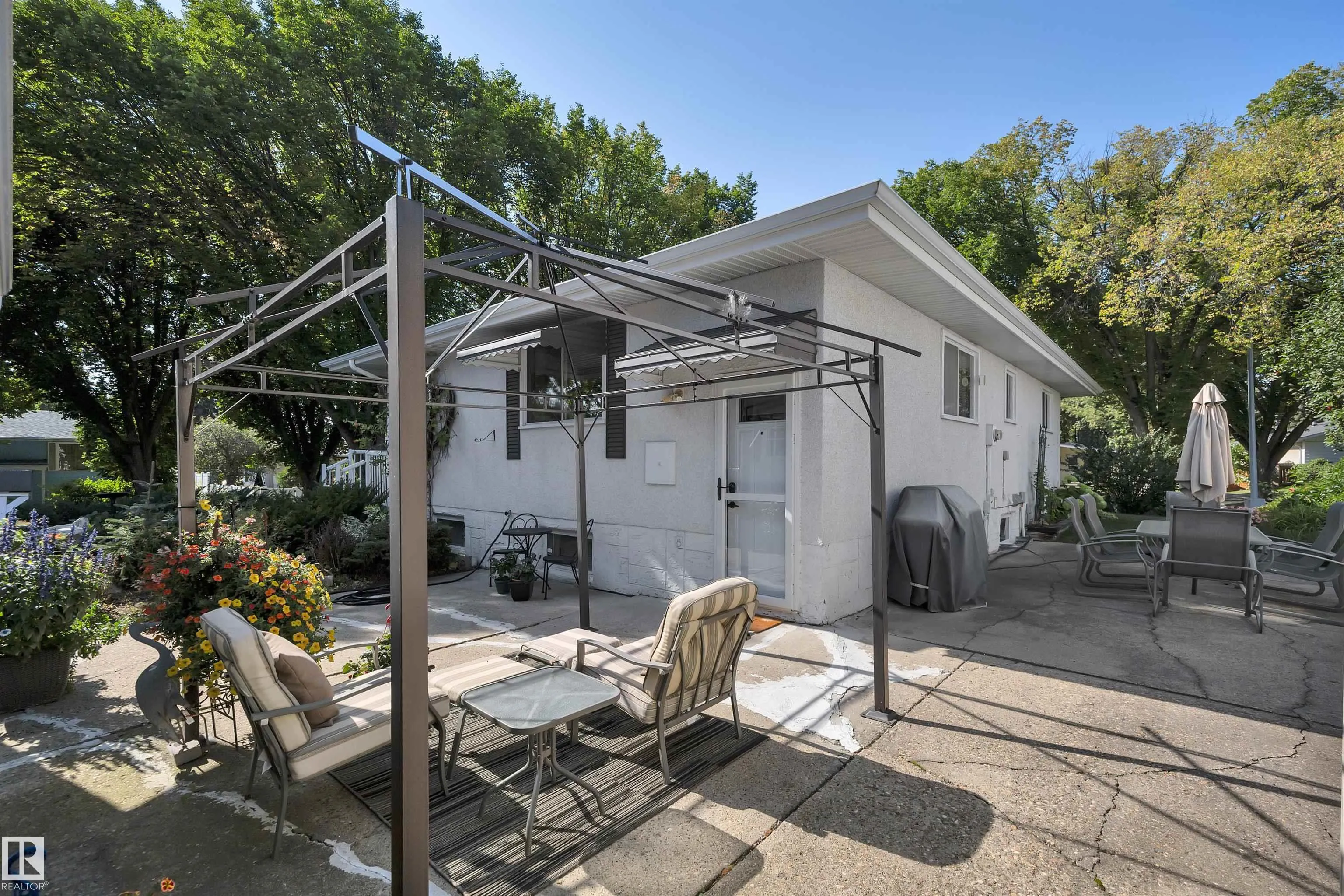 9 BURNHAM Avenue