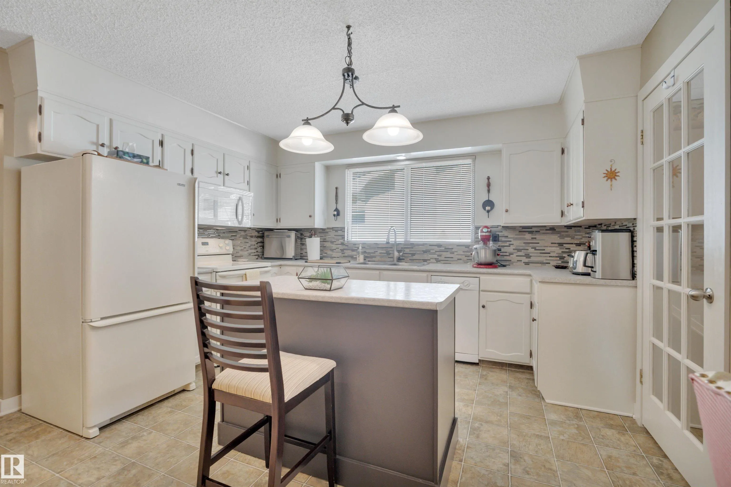 9 BURNHAM Avenue